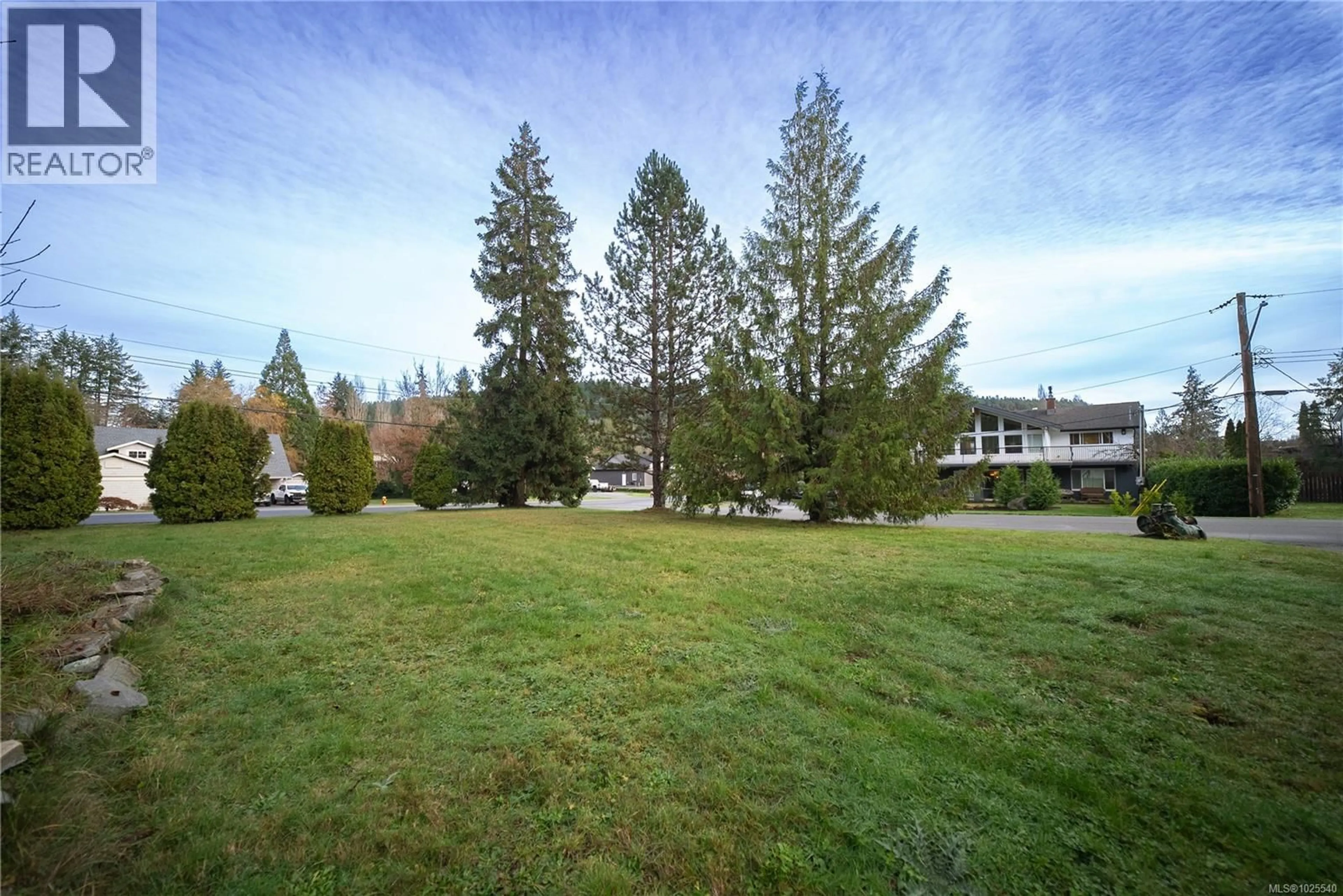 Patio, mountain view for 2001 LAKESIDE DRIVE, Nanaimo British Columbia V9X1B5