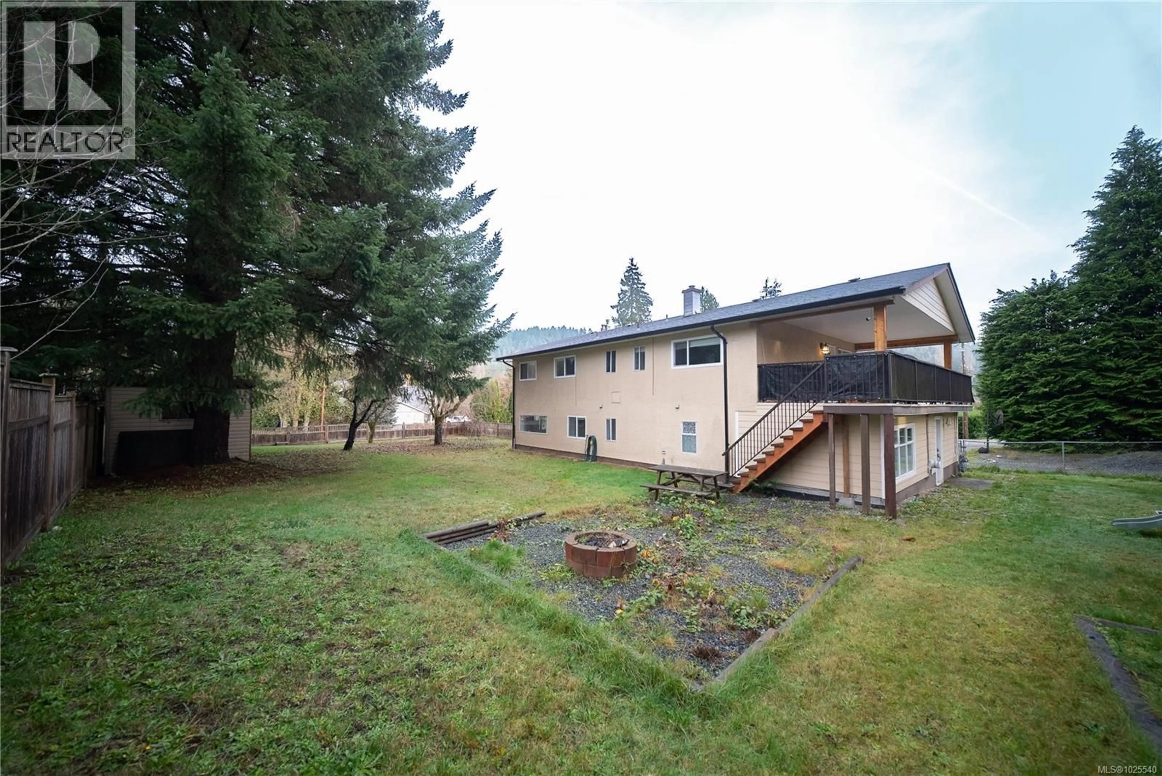 Patio, unknown for 2001 LAKESIDE DRIVE, Nanaimo British Columbia V9X1B5