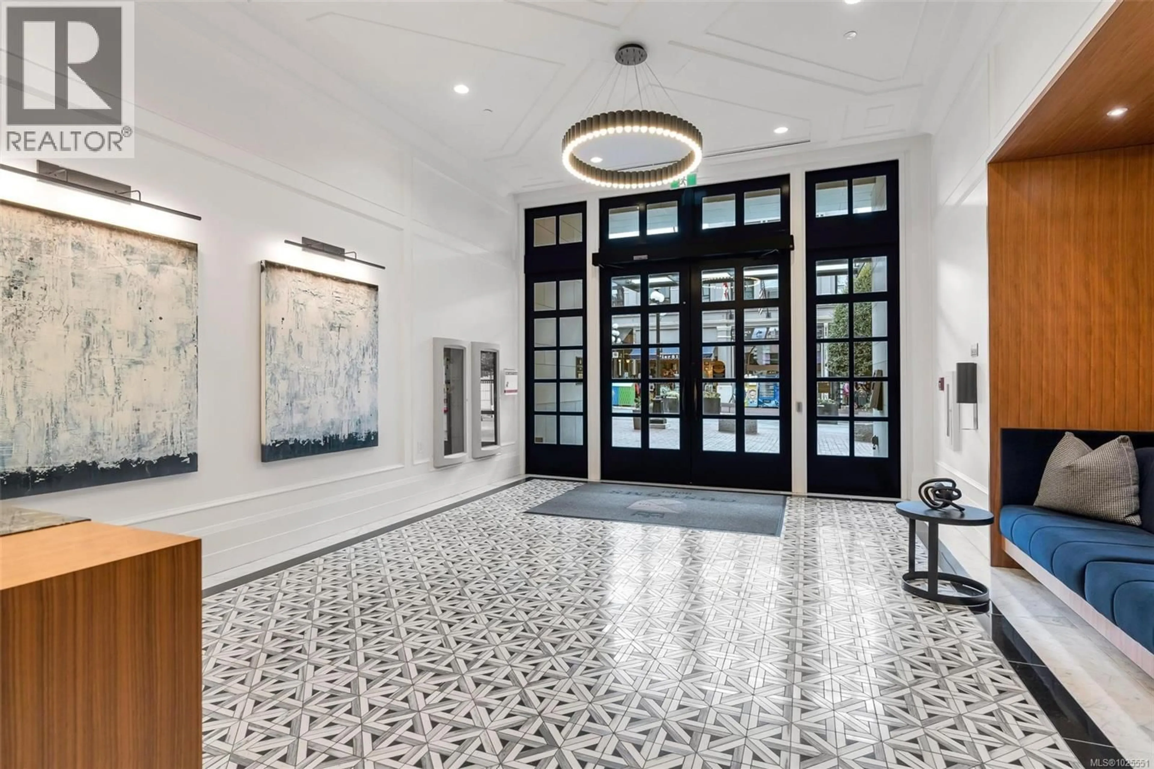 Indoor foyer for 201 - 888 GOVERNMENT STREET, Victoria British Columbia V8W0G5