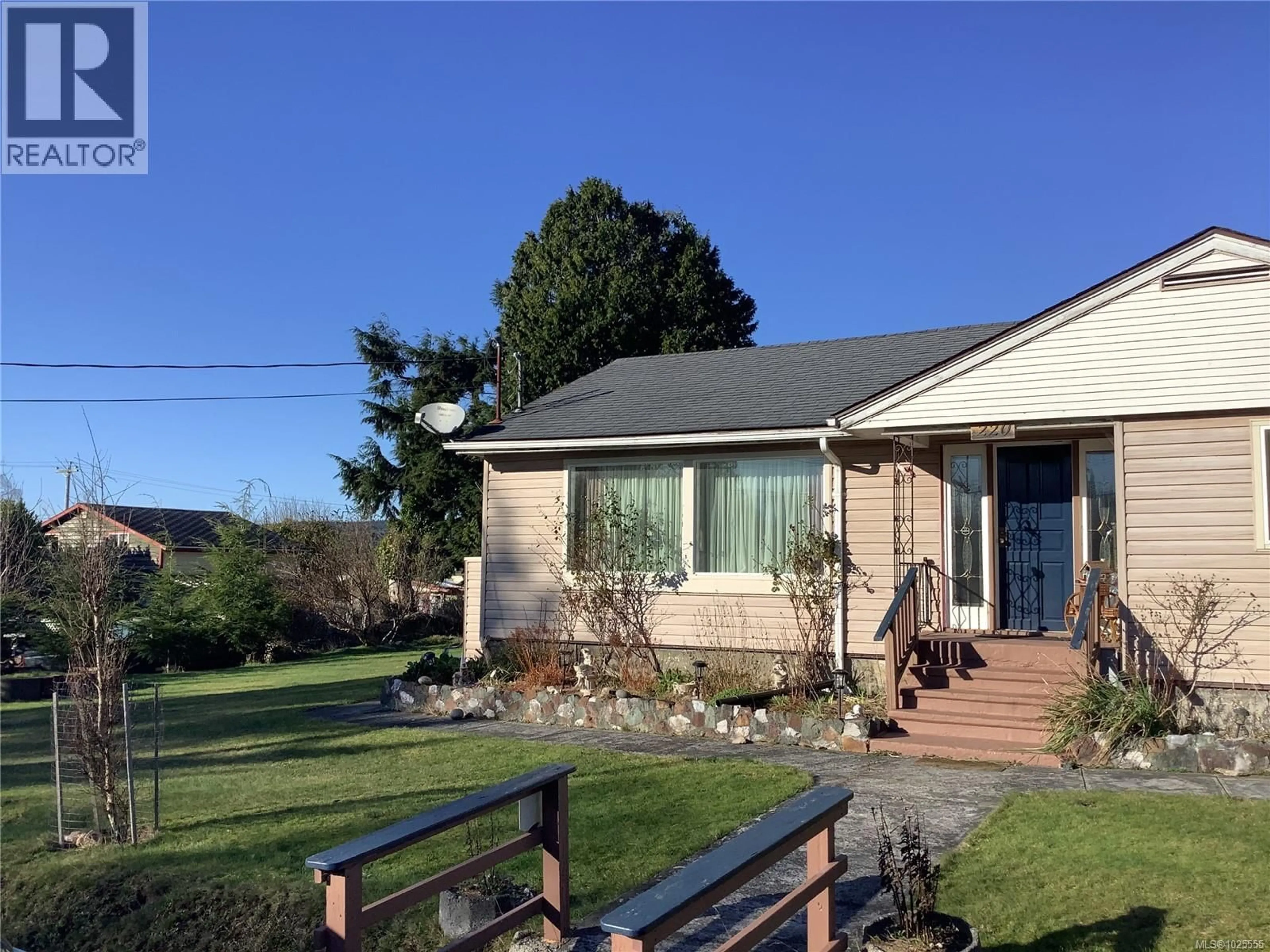 A pic from outside/outdoor area/front of a property/back of a property/a pic from drone, unknown for 220 17TH AVENUE, Sointula British Columbia V0N3E0