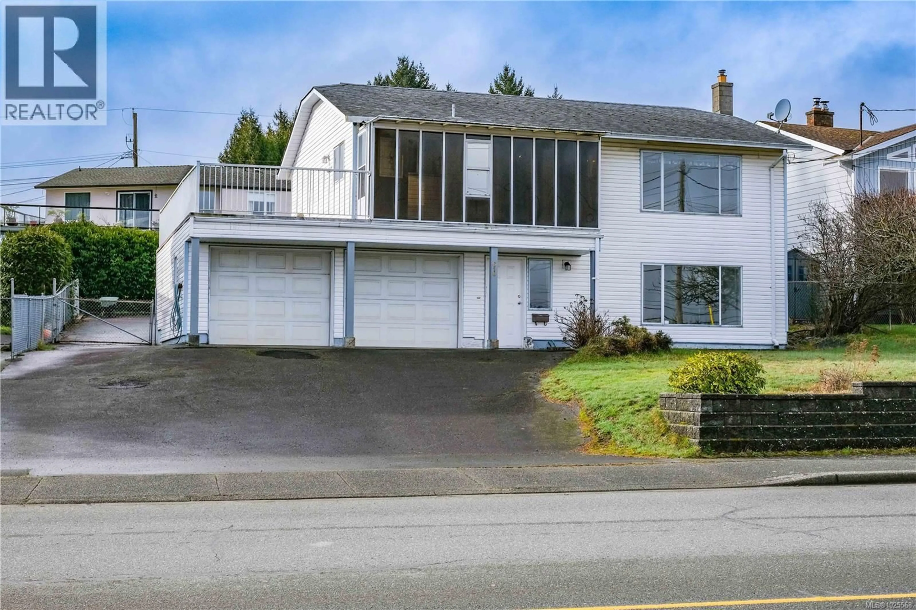 A pic from outside/outdoor area/front of a property/back of a property/a pic from drone, street for 616 ALDER STREET SOUTH, Campbell River British Columbia V9W1Y9