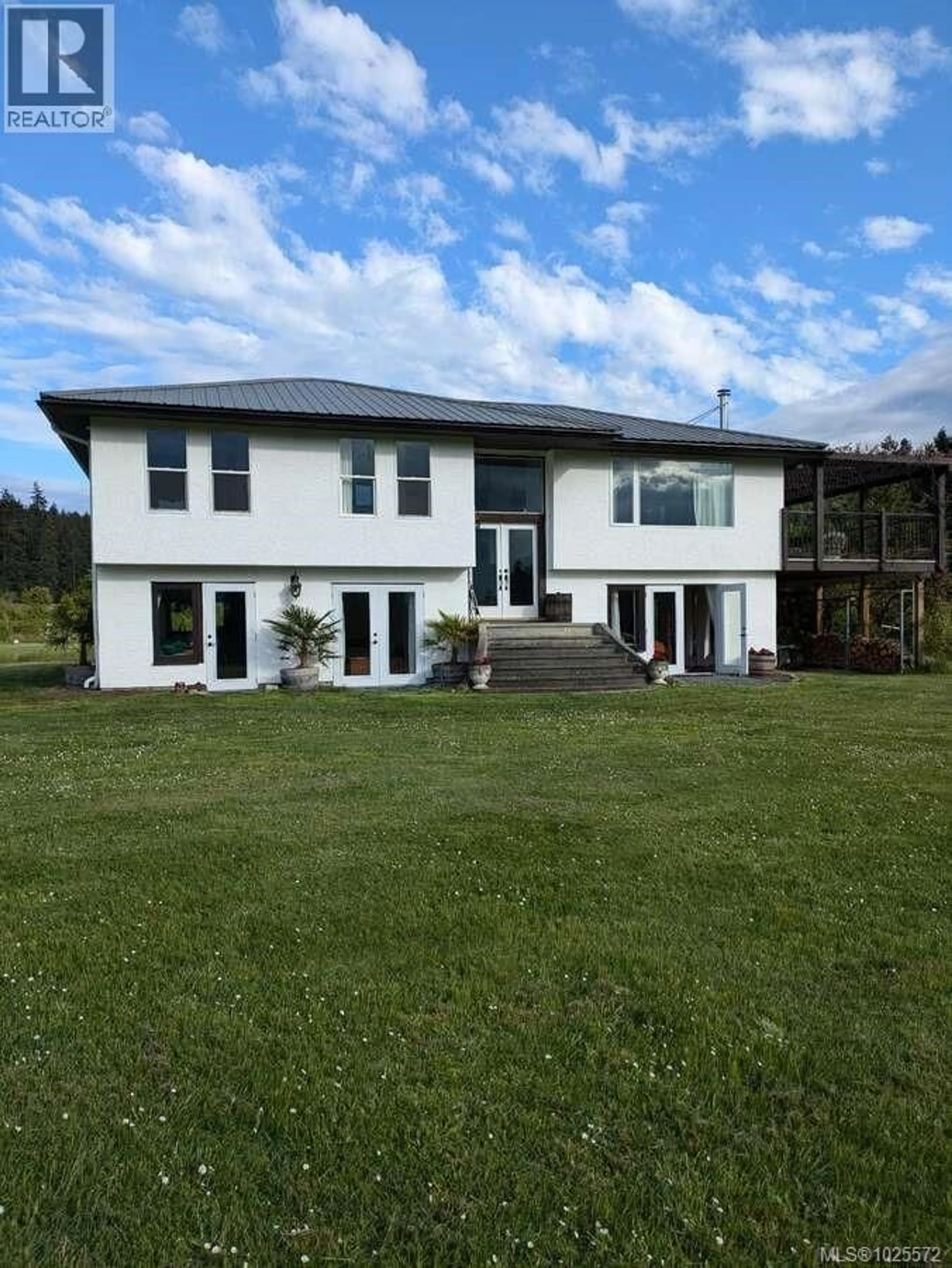 A pic from outside/outdoor area/front of a property/back of a property/a pic from drone, building for 300 WOOD DALE DRIVE, Mayne Island British Columbia V0N2J2