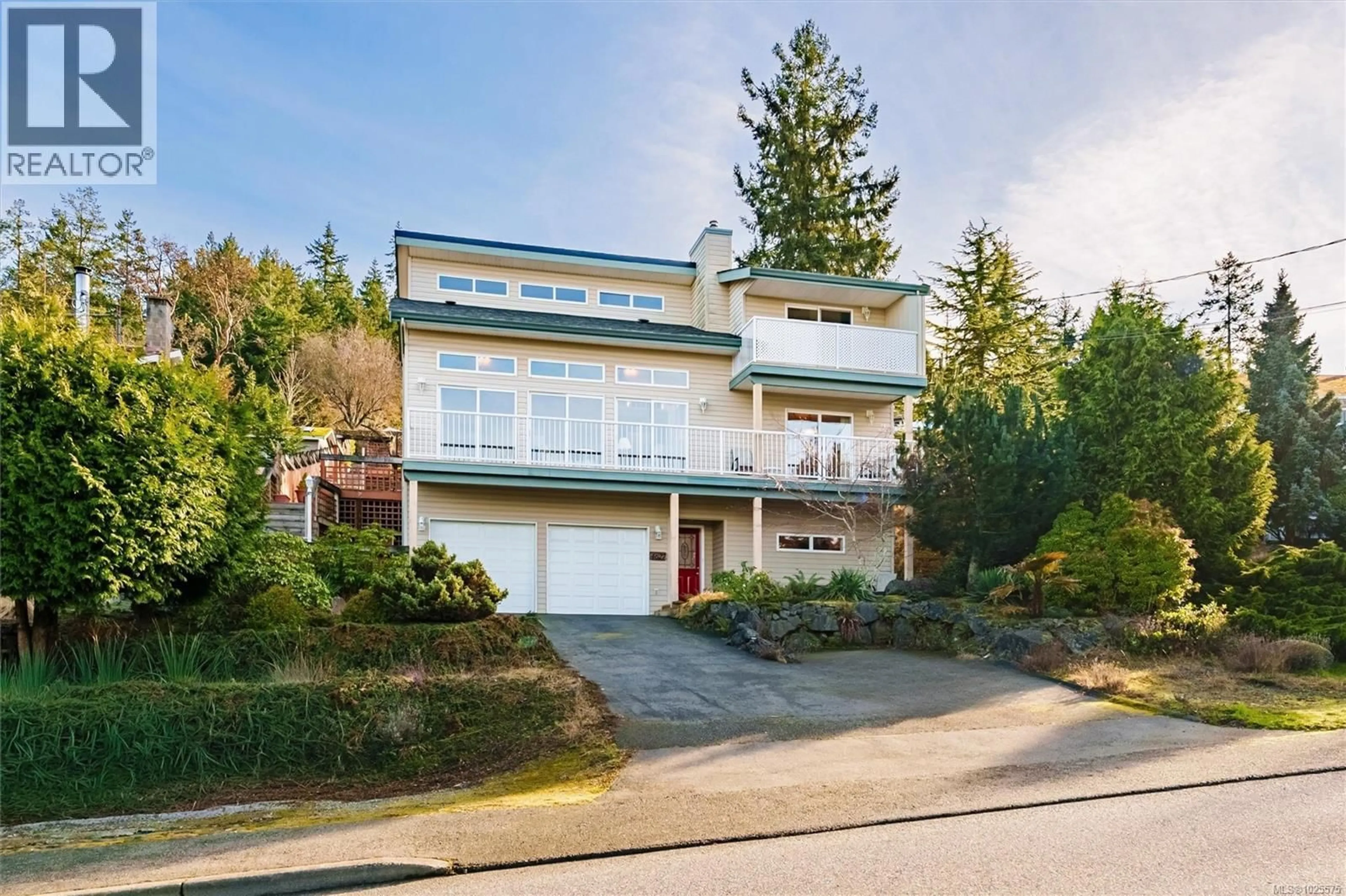 Home with vinyl exterior material, street for 4627 LOST LAKE ROAD, Nanaimo British Columbia V9T5C5