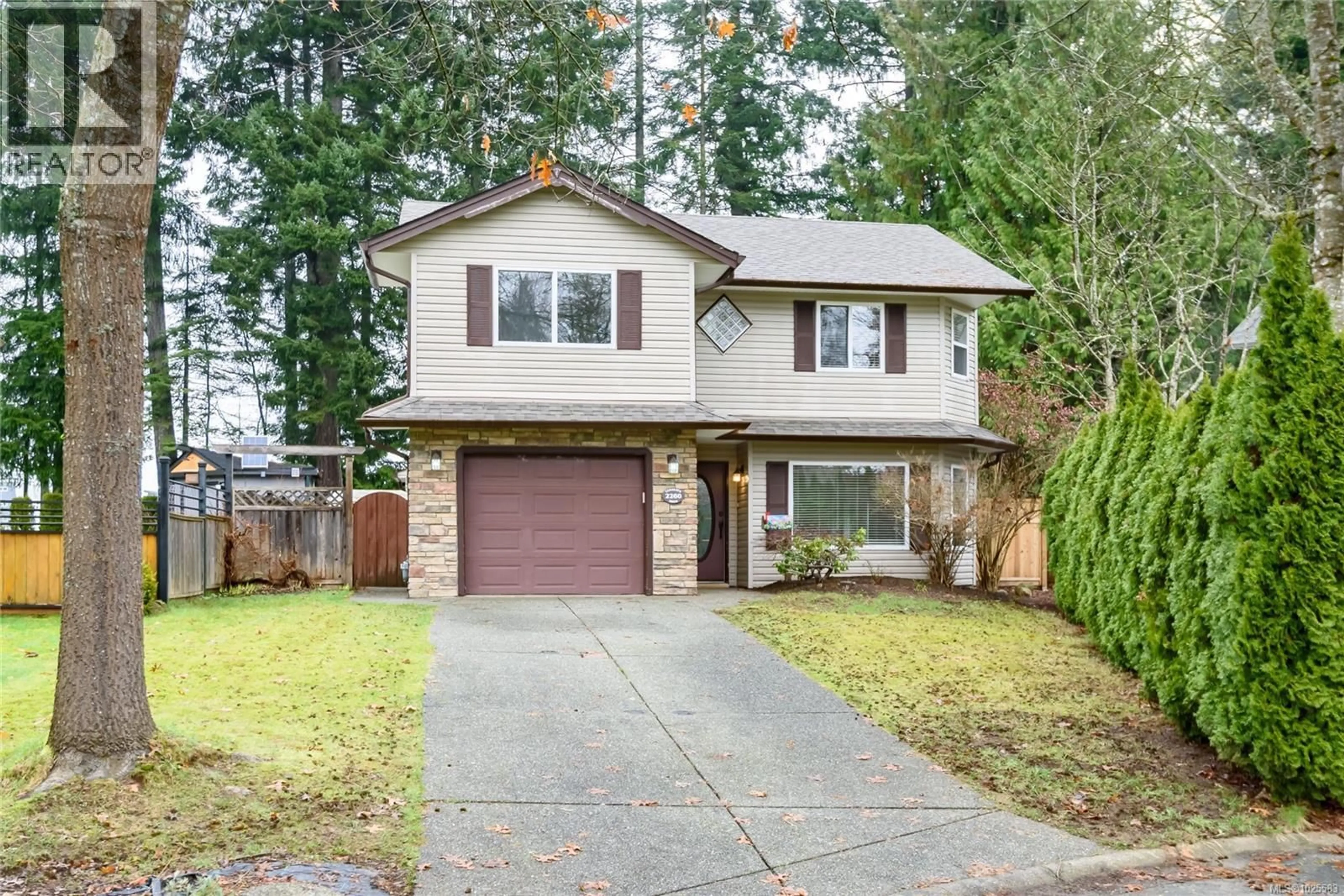 Home with vinyl exterior material, street for 2260 TAMARACK DRIVE, Courtenay British Columbia V9N9C1