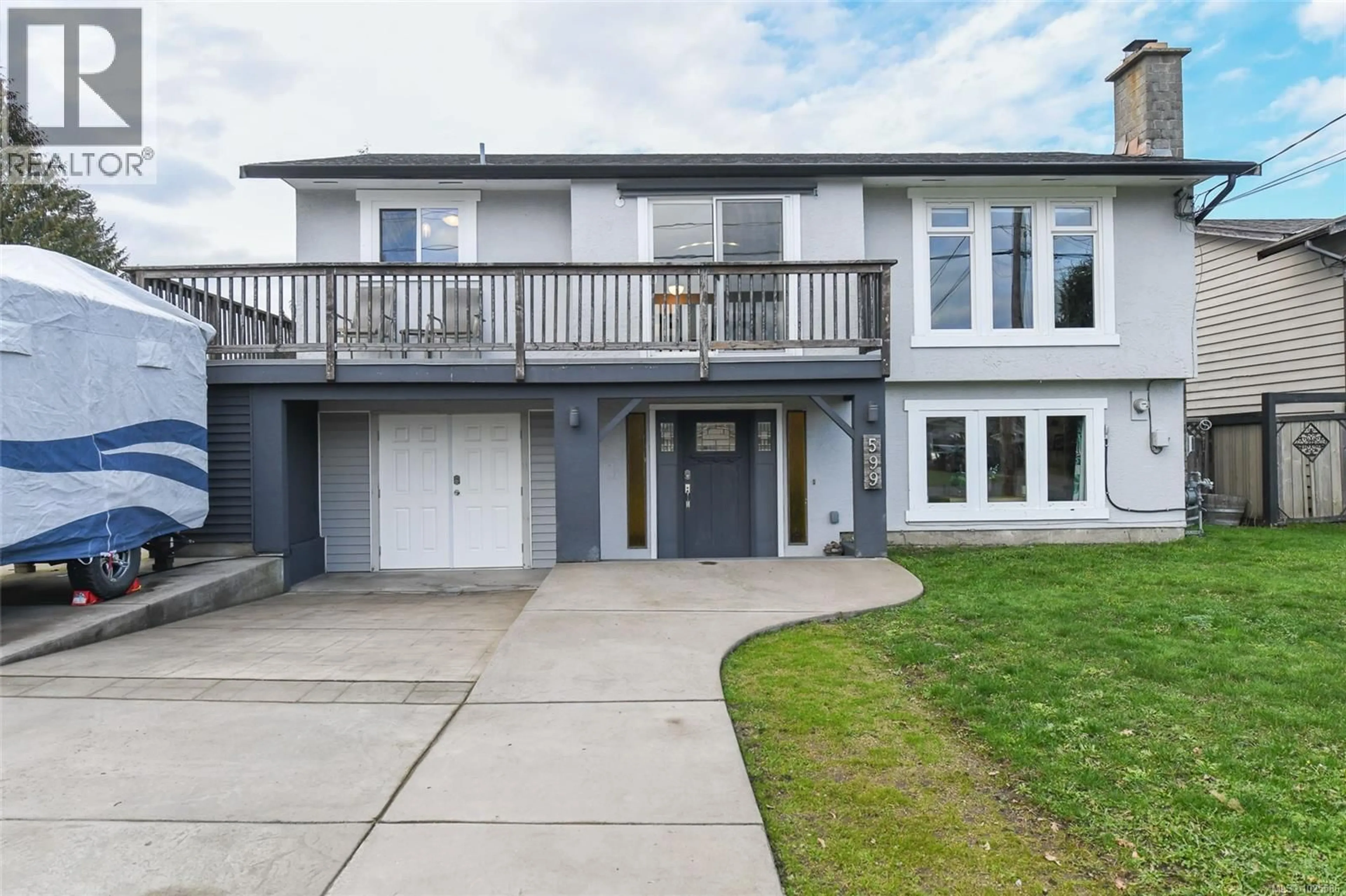 A pic from outside/outdoor area/front of a property/back of a property/a pic from drone, street for 599 23RD STREET, Courtenay British Columbia V9N7K9