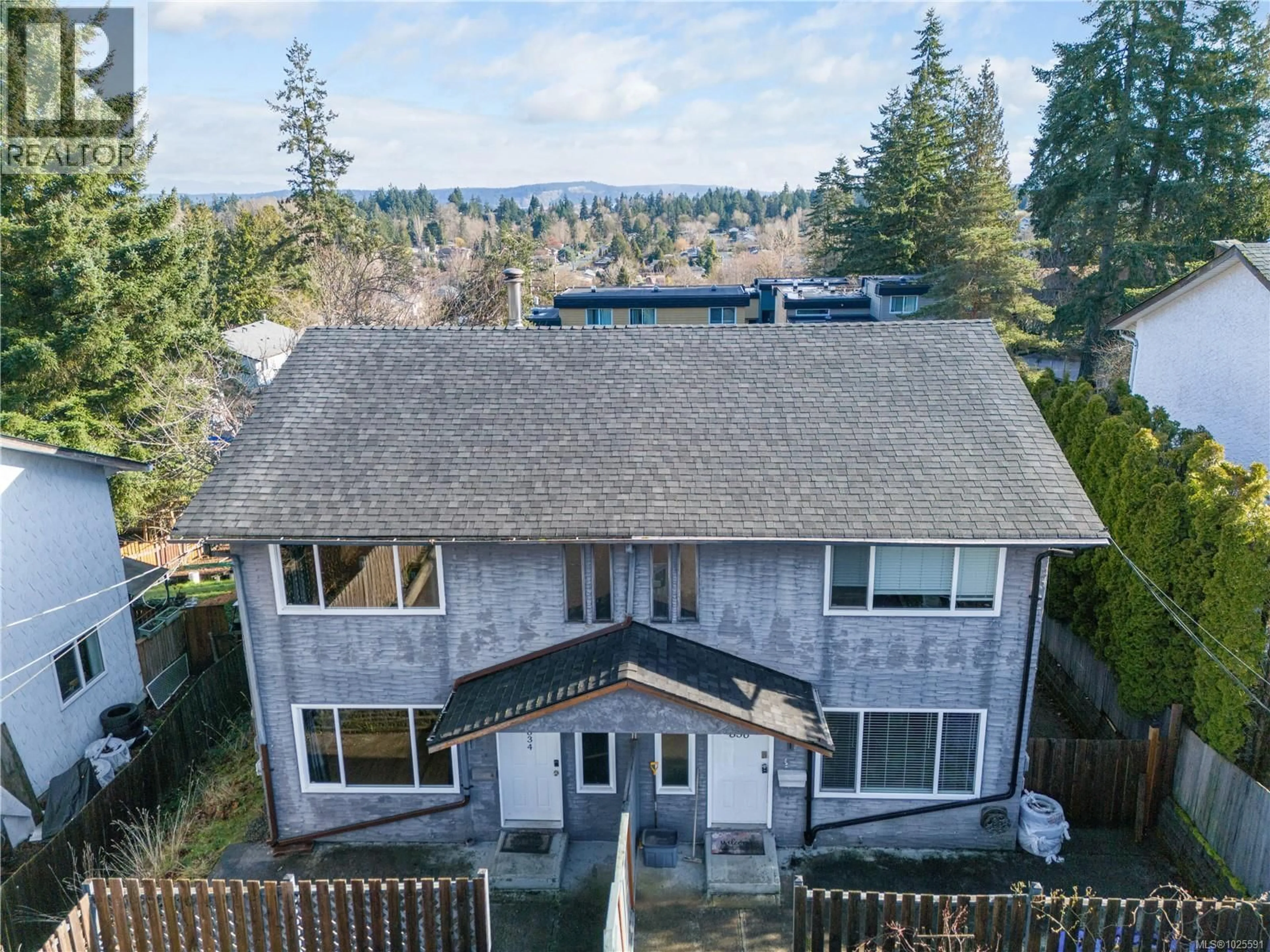 A pic from outside/outdoor area/front of a property/back of a property/a pic from drone, unknown for 834 HOLLY HILL ROAD, Nanaimo British Columbia V9R5T1