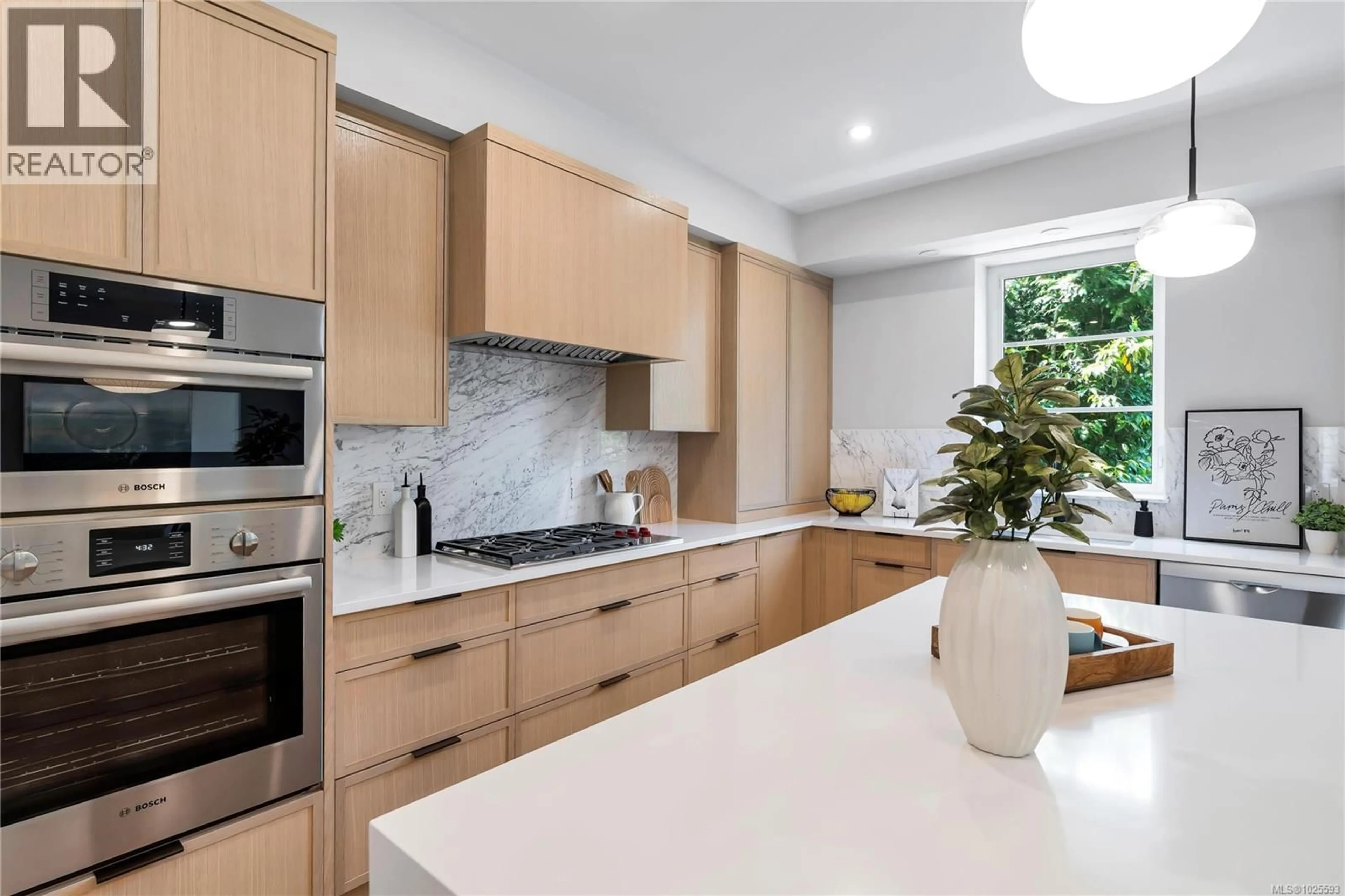 Contemporary kitchen, ceramic/tile floor for 5 - 2590 PENRHYN STREET, Saanich British Columbia V8N1G3