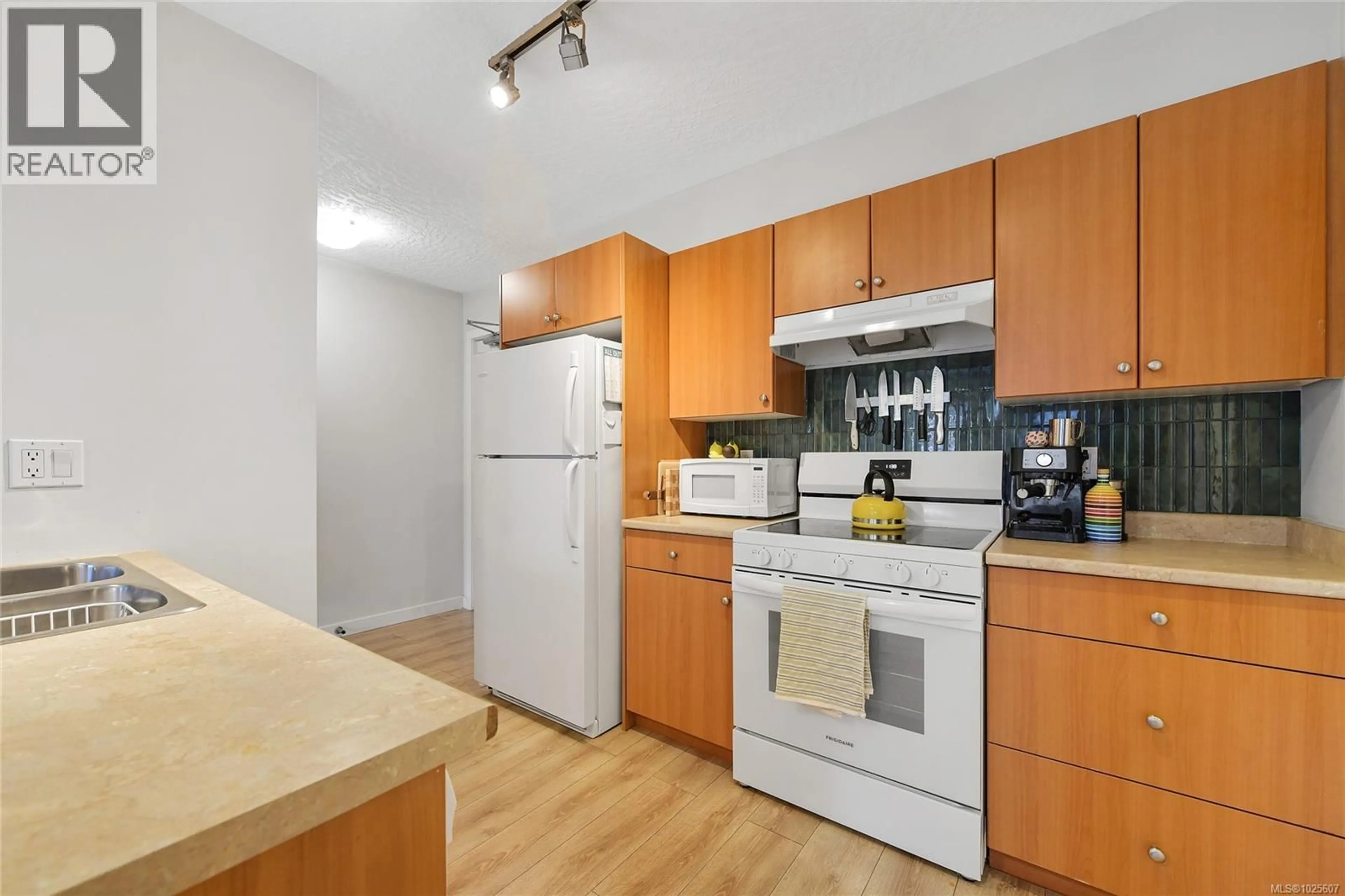 Standard kitchen, wood/laminate floor for 200 - 383 WALE ROAD, Colwood British Columbia V9B2P9