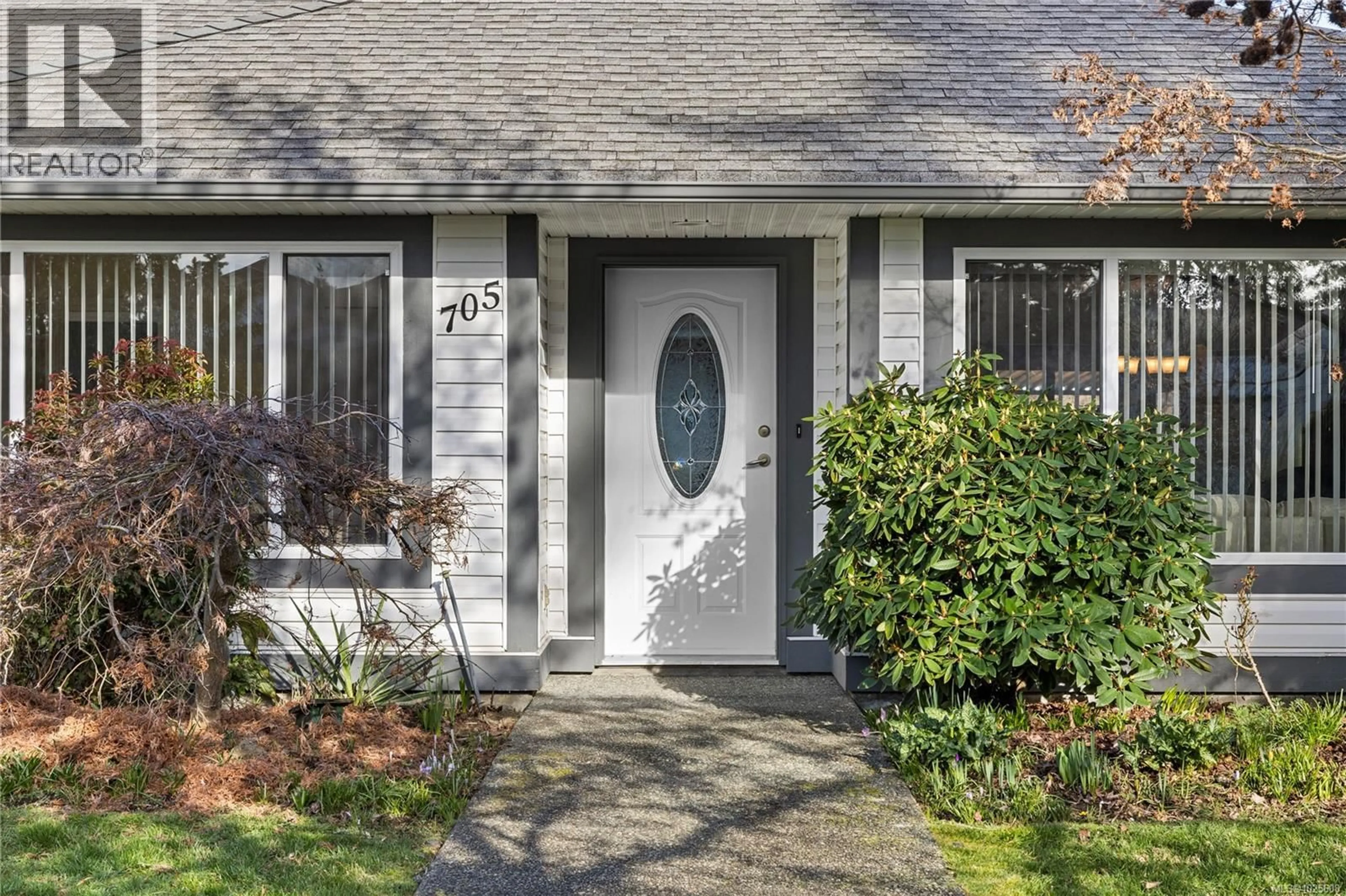 Home with vinyl exterior material, street for 705 HUMPHREY ROAD, Parksville British Columbia V9P2V8