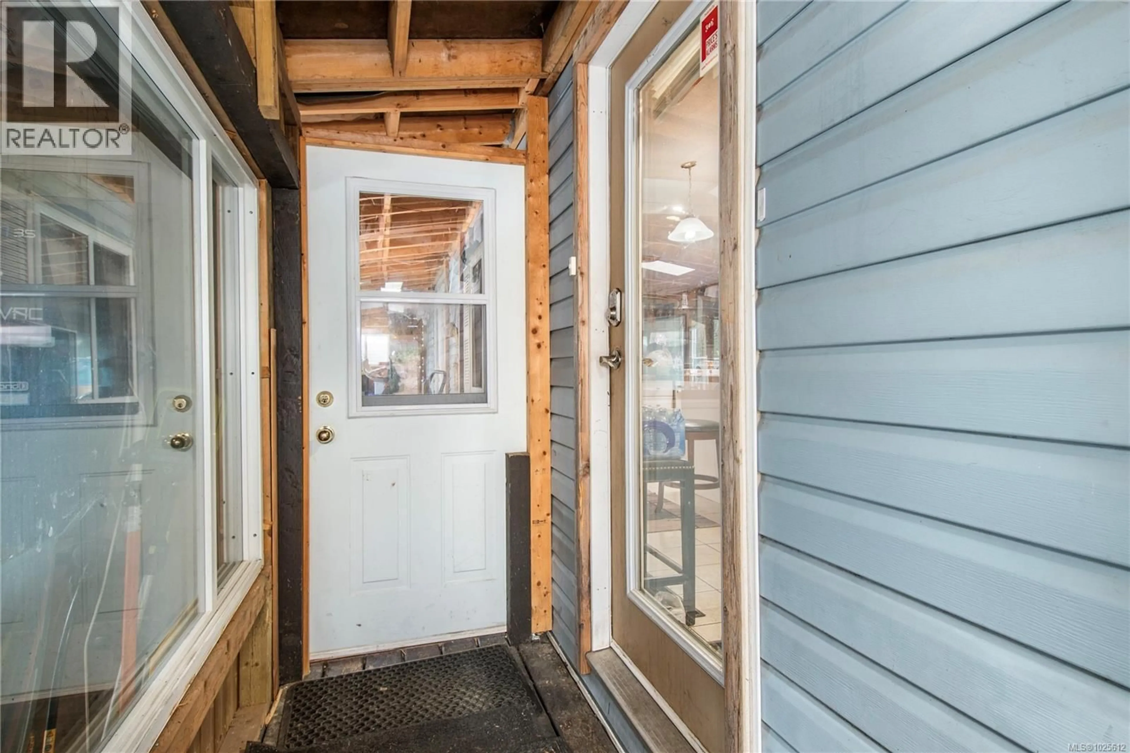 Indoor entryway for 69 - 2520 QUINSAM ROAD, Campbell River British Columbia V9W4N4