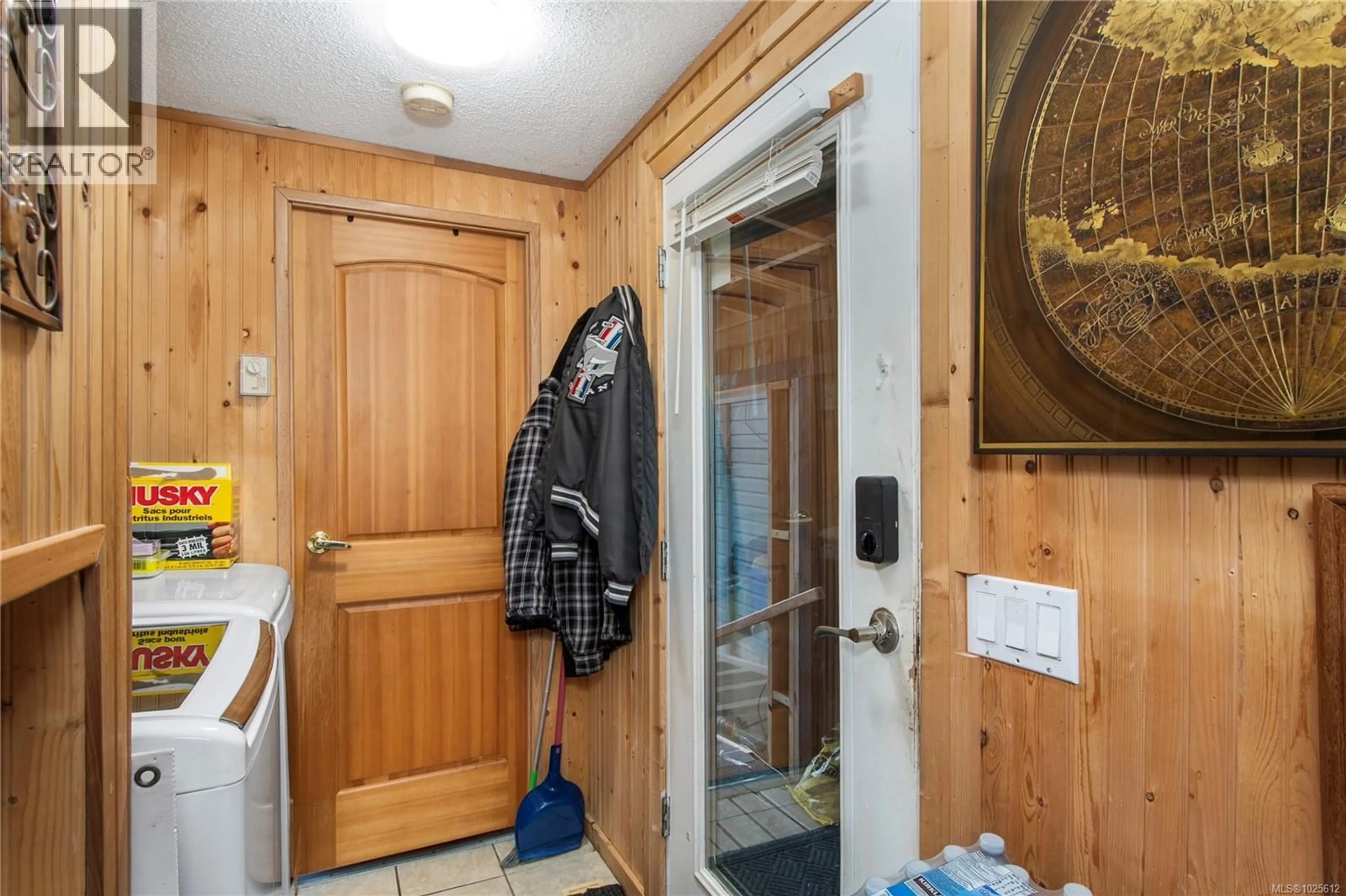Indoor entryway for 69 - 2520 QUINSAM ROAD, Campbell River British Columbia V9W4N4