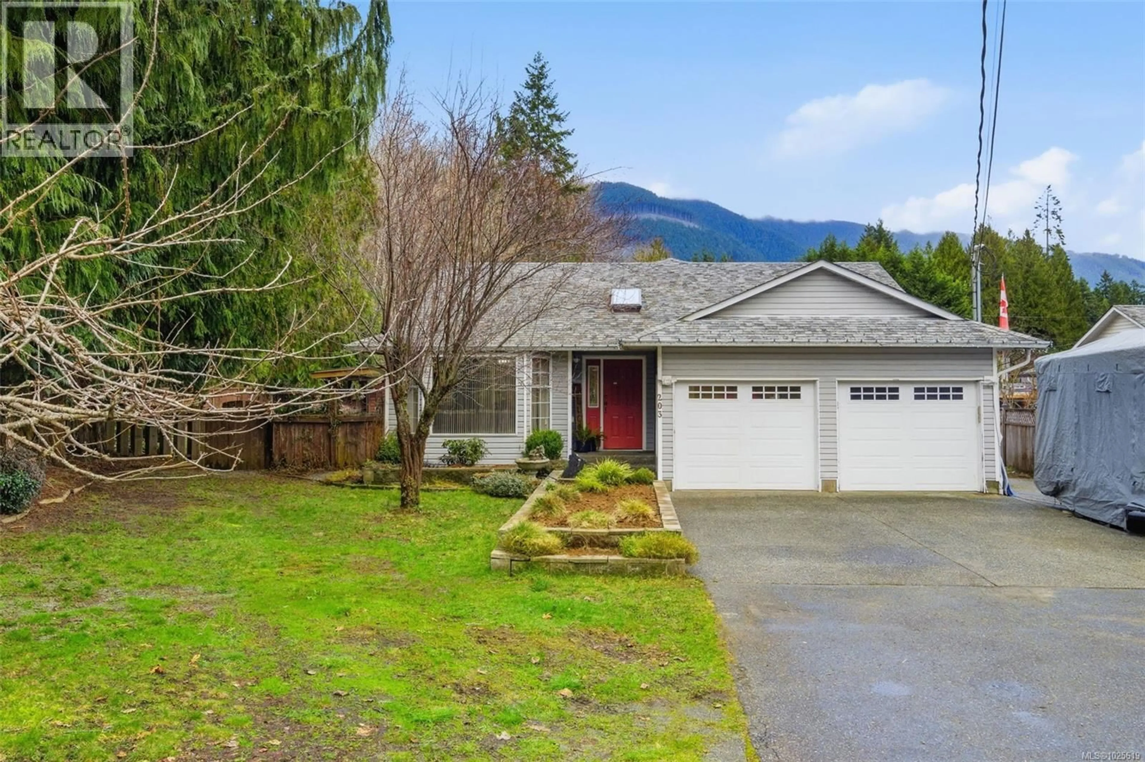 A pic from outside/outdoor area/front of a property/back of a property/a pic from drone, mountain view for 203 GREENDALE ROAD, Lake Cowichan British Columbia V0R2G0