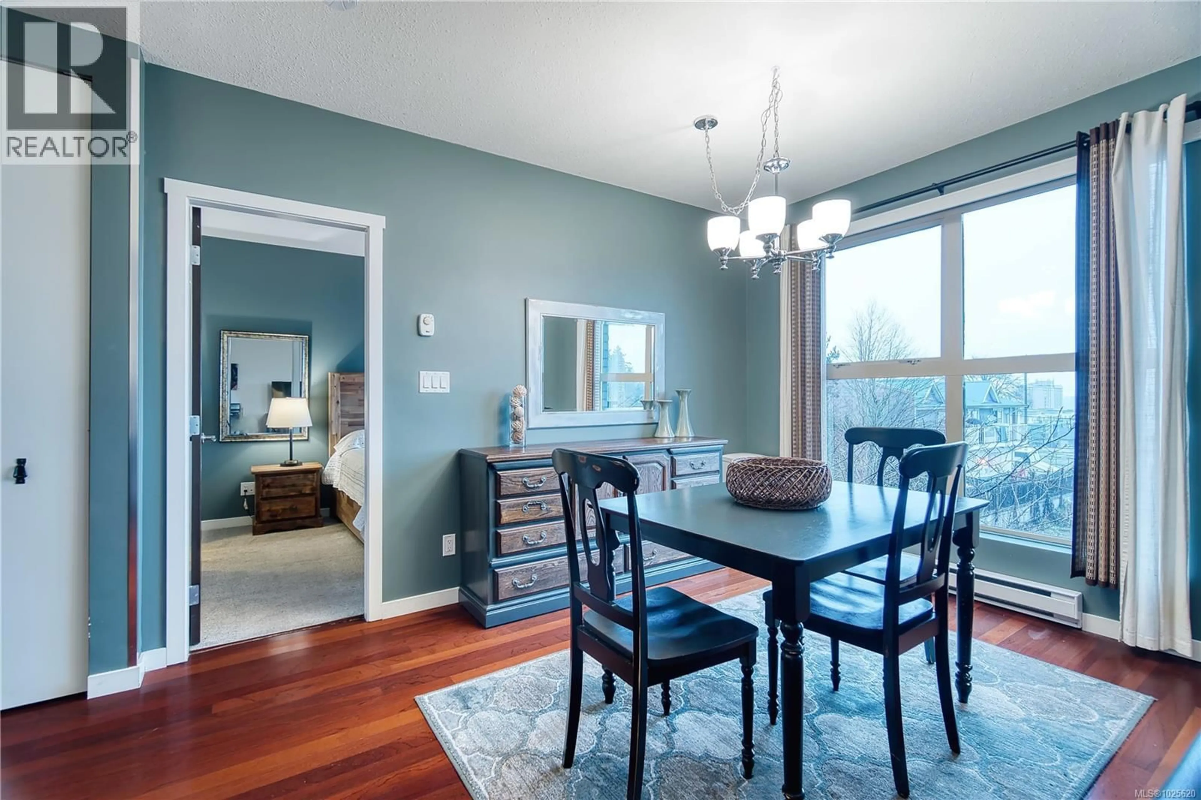 Dining room, wood/laminate floor for 302 - 555 FRANKLYN STREET, Nanaimo British Columbia V9R2X9