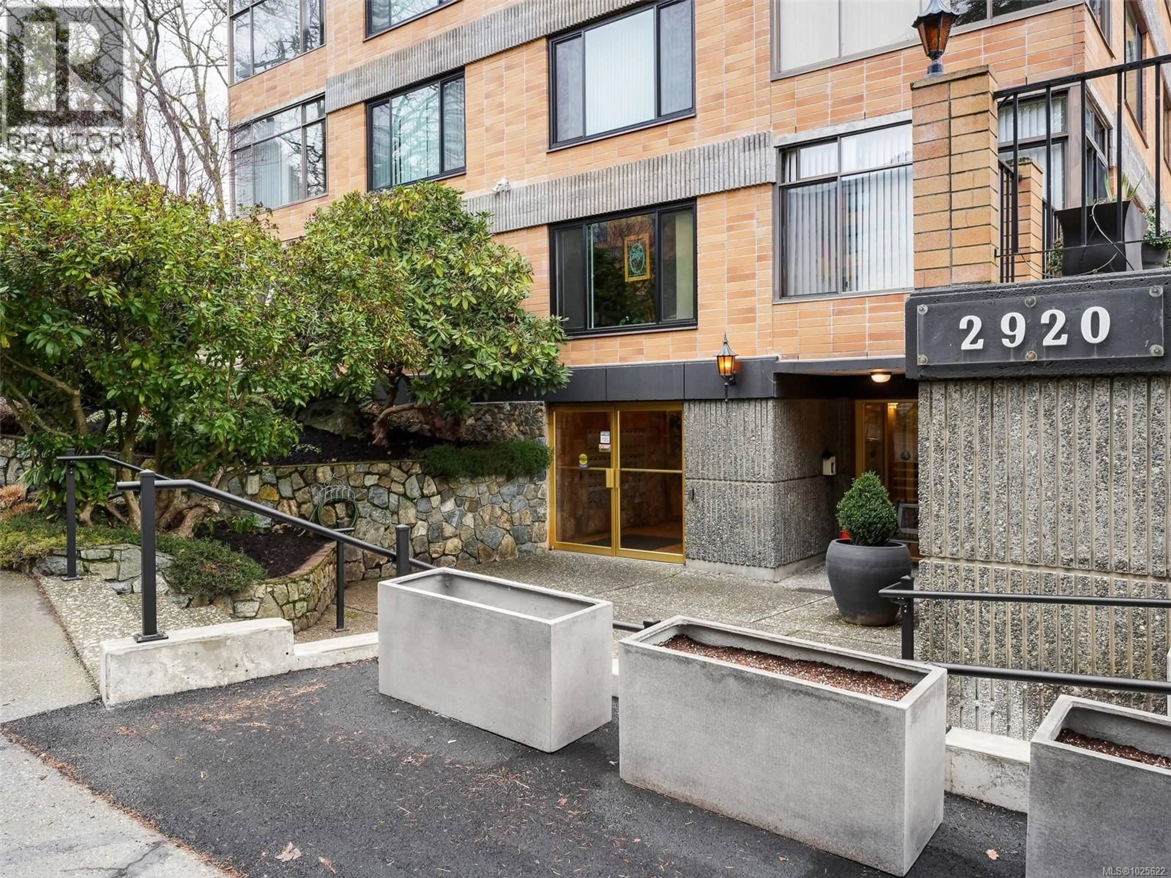 Unknown for 403 - 2920 COOK STREET, Victoria British Columbia V8T3S7