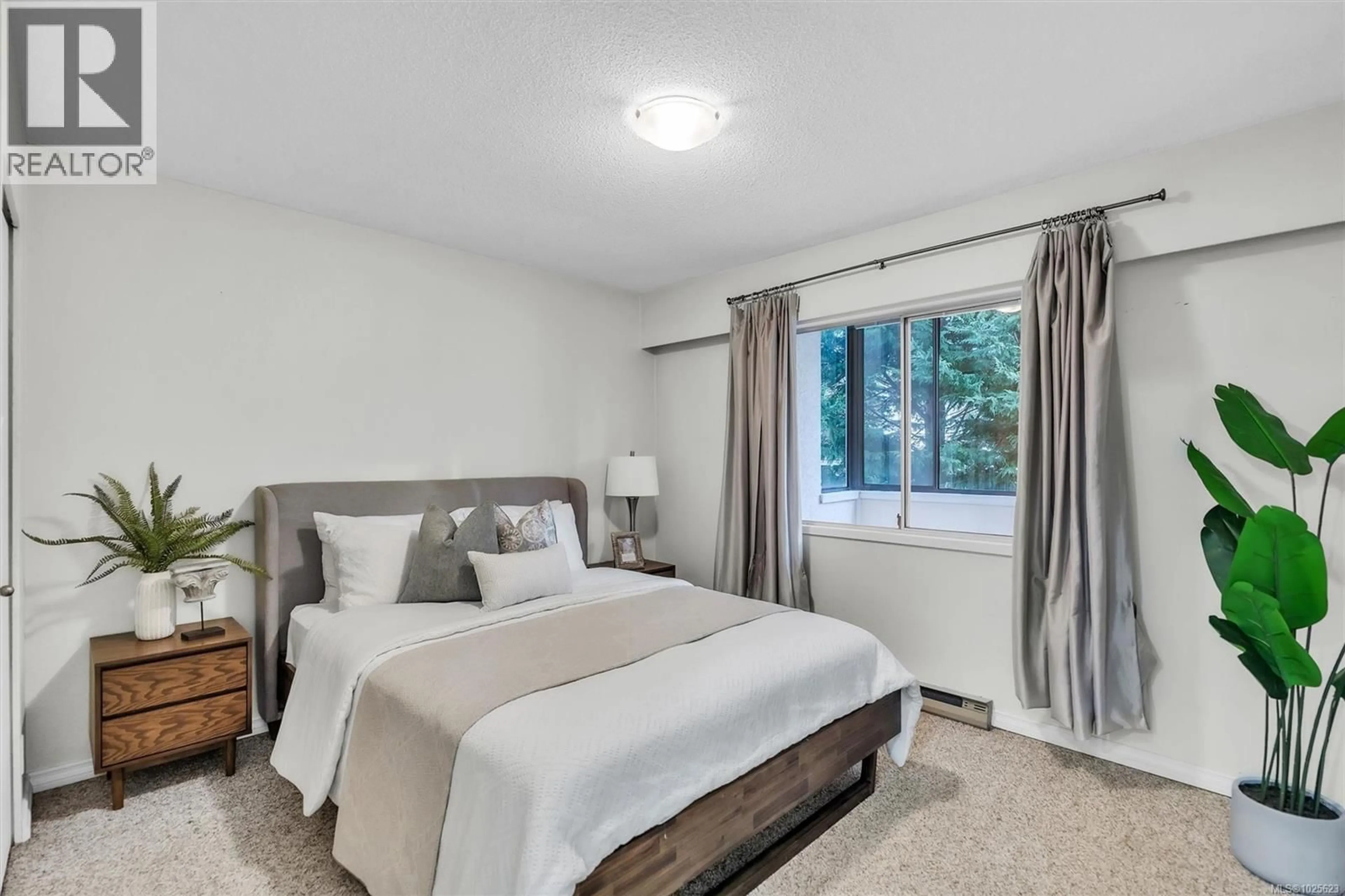 Bedroom with bed, unknown for 204 - 1597 MIDGARD AVENUE, Saanich British Columbia V8P2Y2