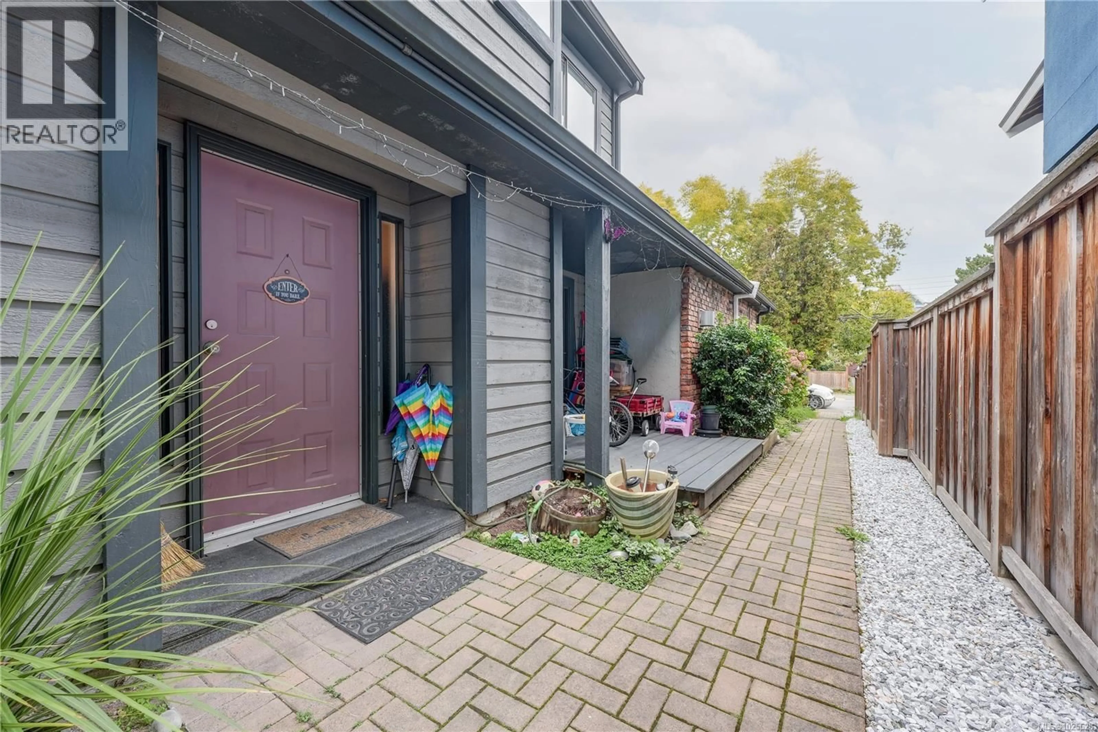 Home with brick exterior material, street for 111 MICHIGAN STREET, Victoria British Columbia V8V1R2