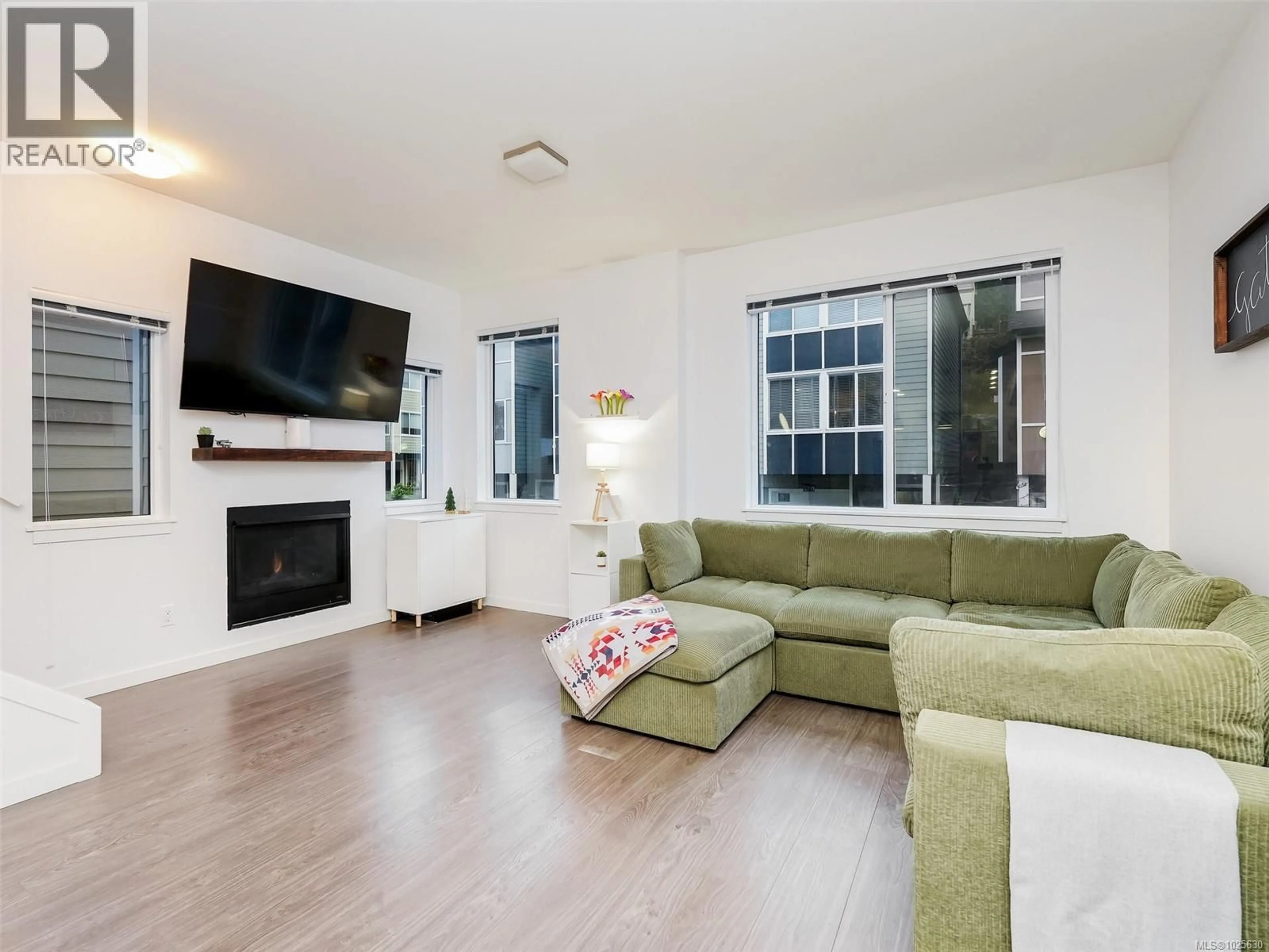 Living room with furniture, unknown for 3360 CROSSBILL TERRACE, Langford British Columbia V9C0J9