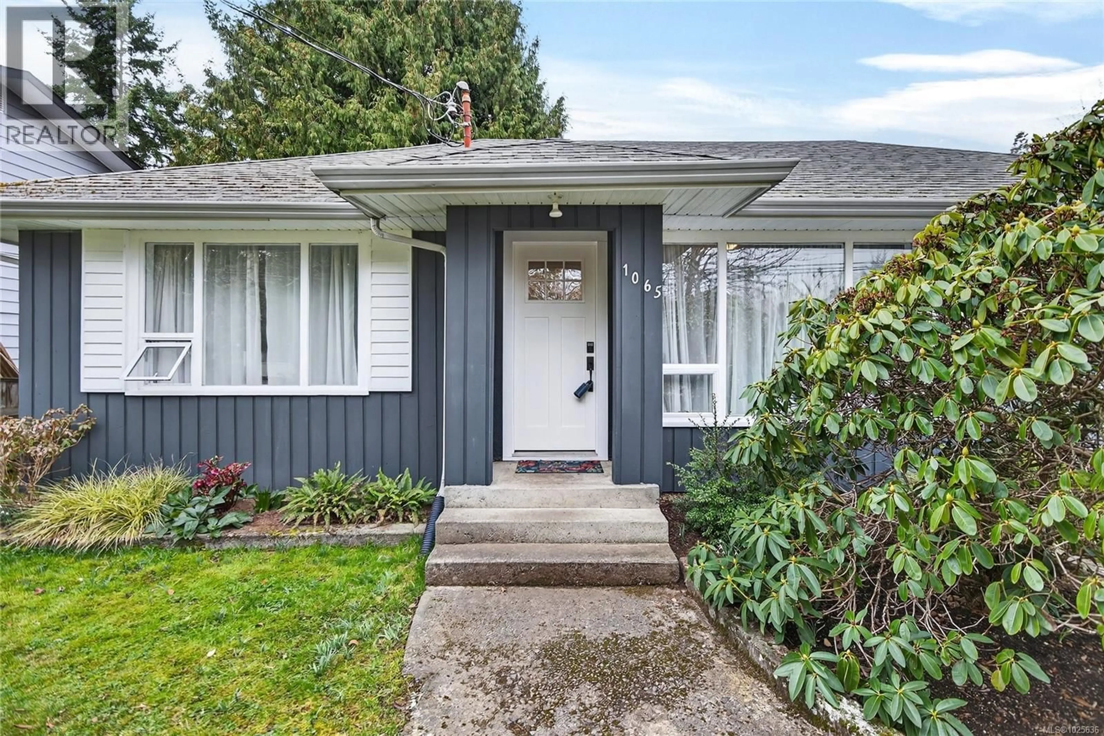 Home with vinyl exterior material, street for 1065 WILLEMAR AVENUE, Courtenay British Columbia V9N3M1