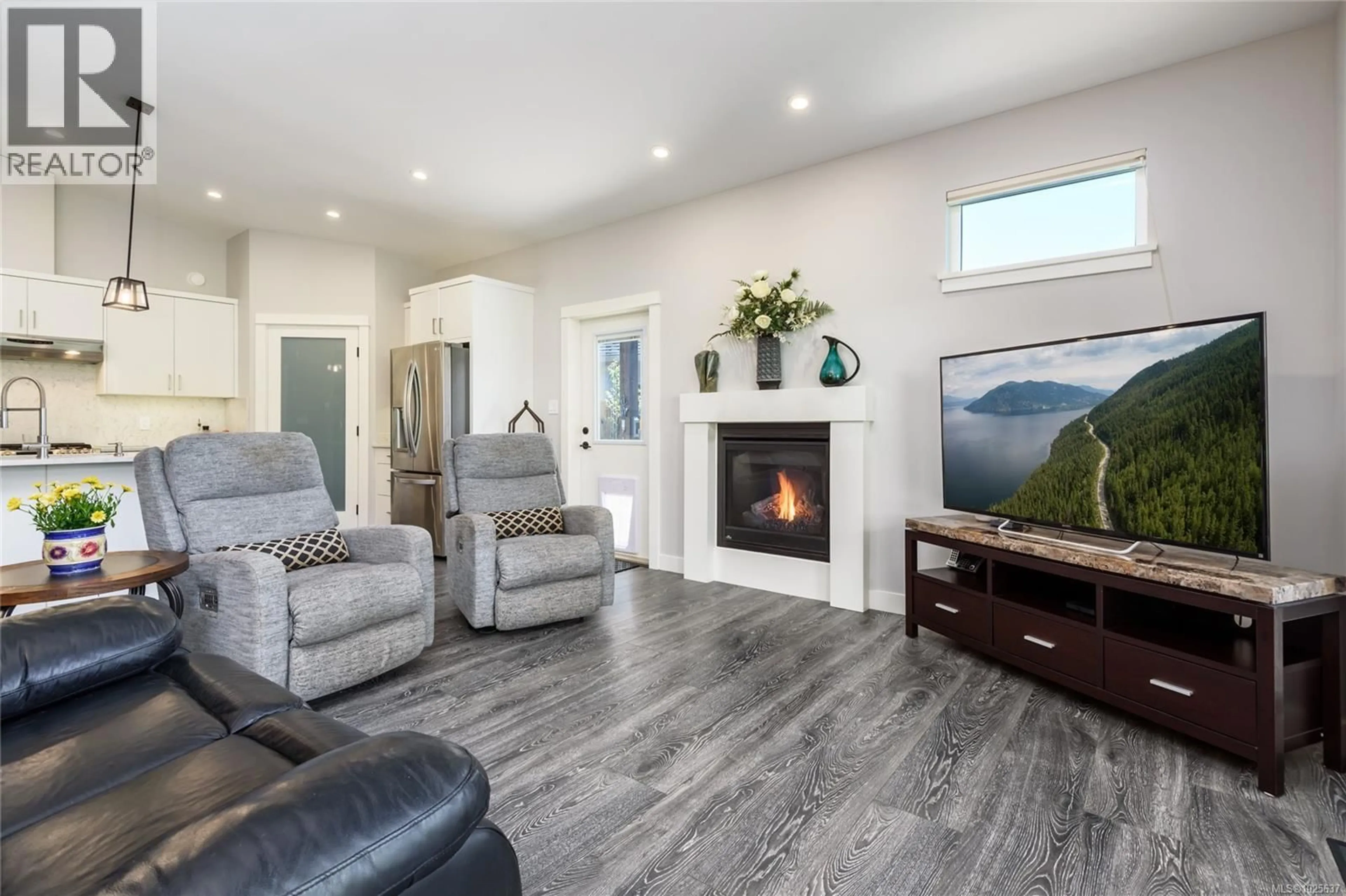 Living room with furniture, unknown for 3310 TYLER PLACE, Campbell River British Columbia V9H0A9