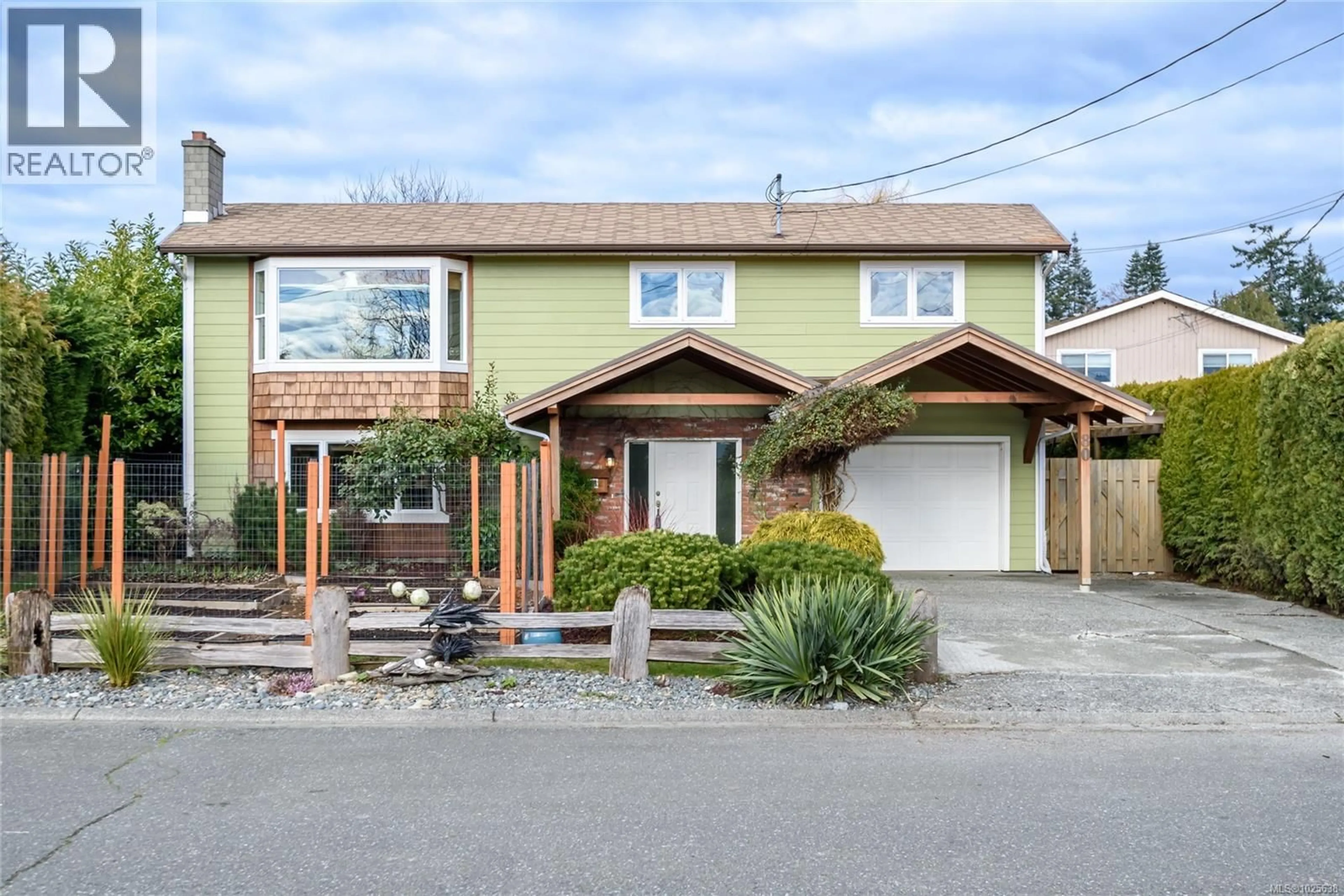 Home with vinyl exterior material, street for 80 UTAH PLACE, Campbell River British Columbia V9W6T1