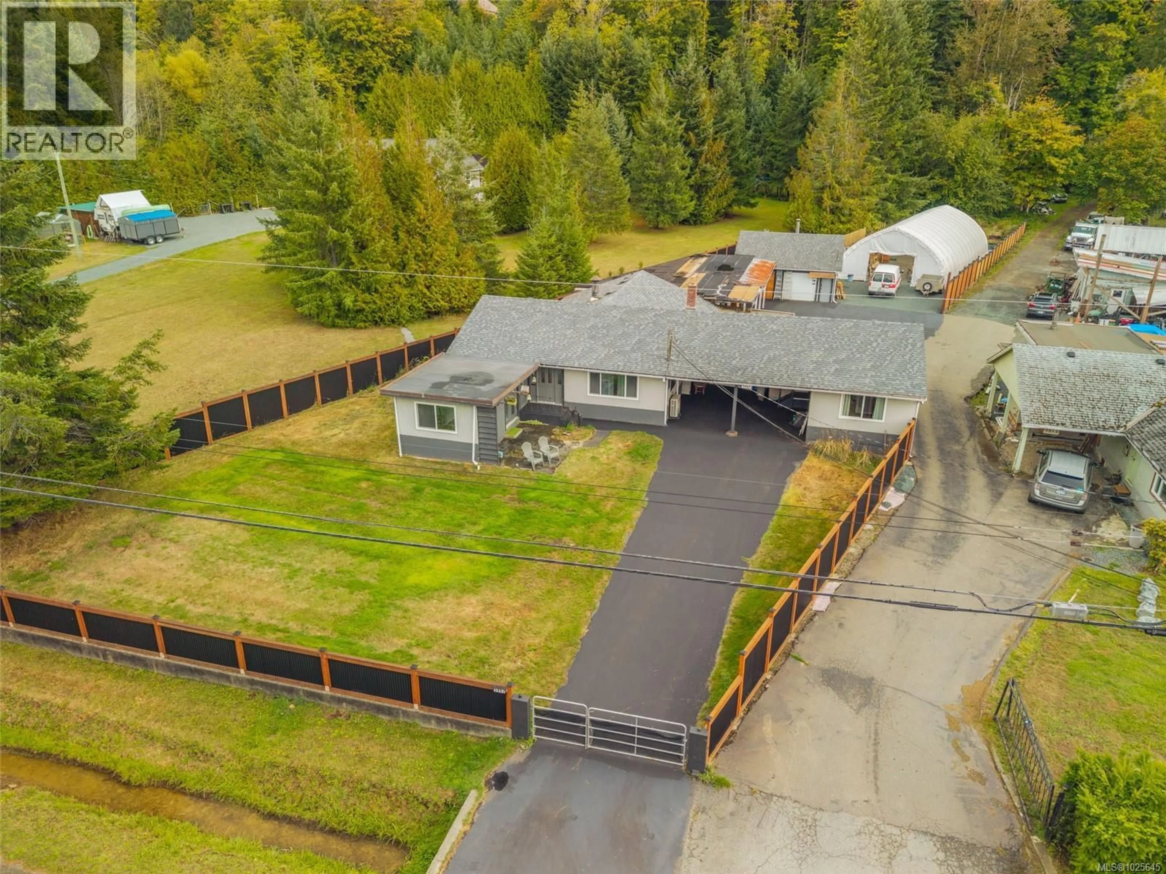A pic from outside/outdoor area/front of a property/back of a property/a pic from drone, unknown for 5863 GRANDVIEW ROAD, Port Alberni British Columbia V9Y8W1