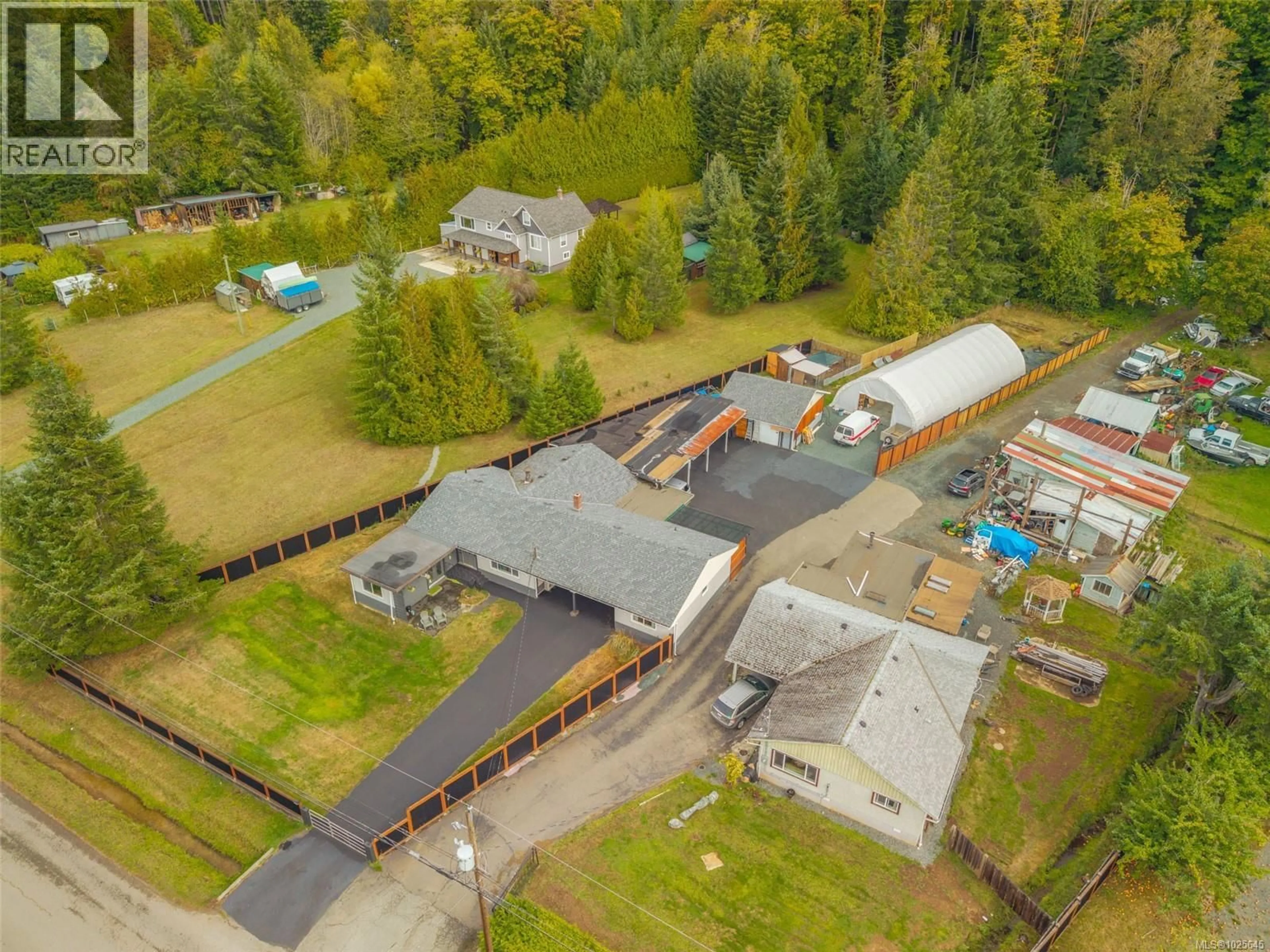A pic from outside/outdoor area/front of a property/back of a property/a pic from drone, unknown for 5863 GRANDVIEW ROAD, Port Alberni British Columbia V9Y8W1