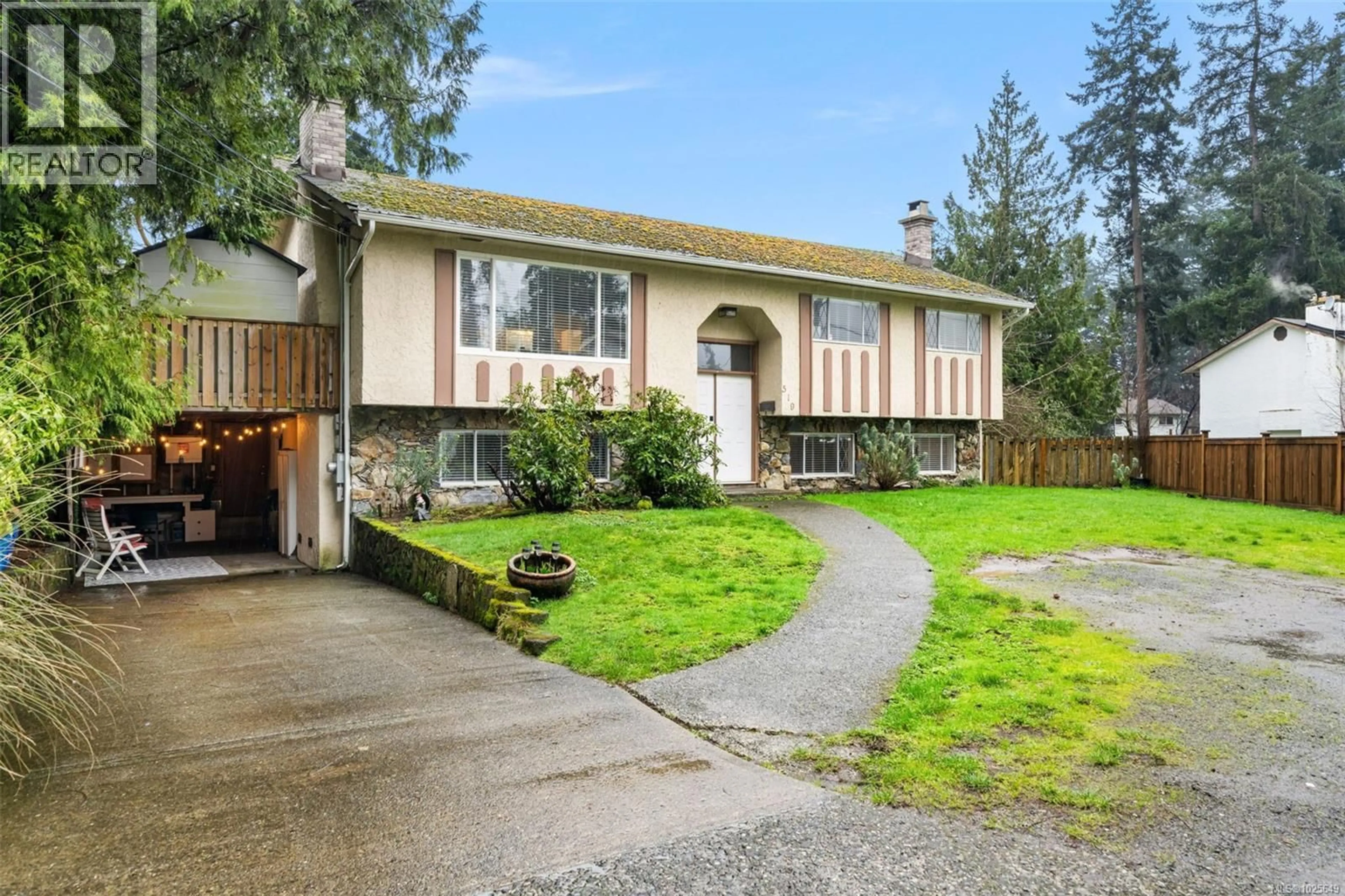 Home with vinyl exterior material, street for 519 PEARKES ROAD, Colwood British Columbia V9C2L6