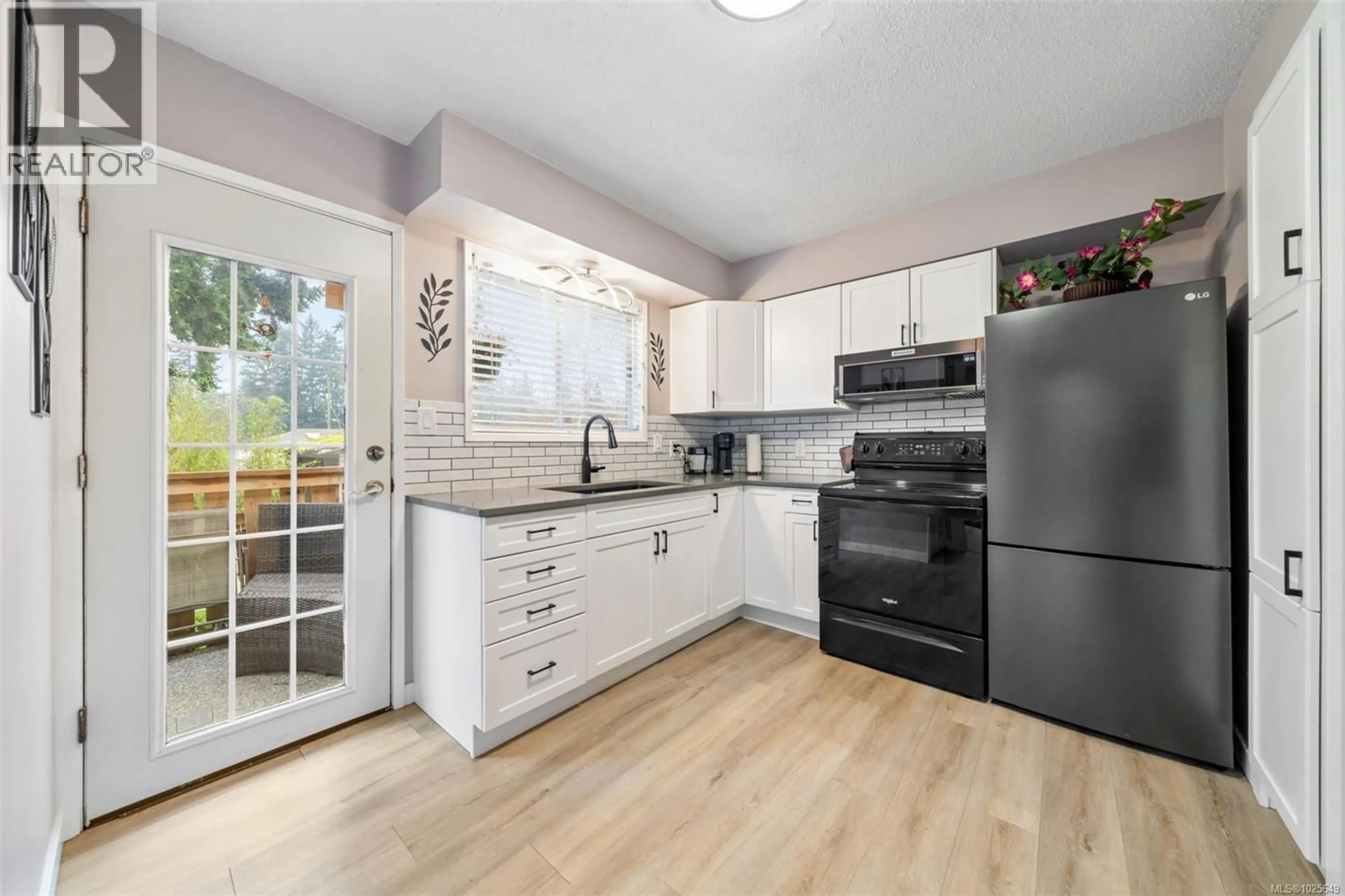 Unknown for 519 PEARKES ROAD, Colwood British Columbia V9C2L6