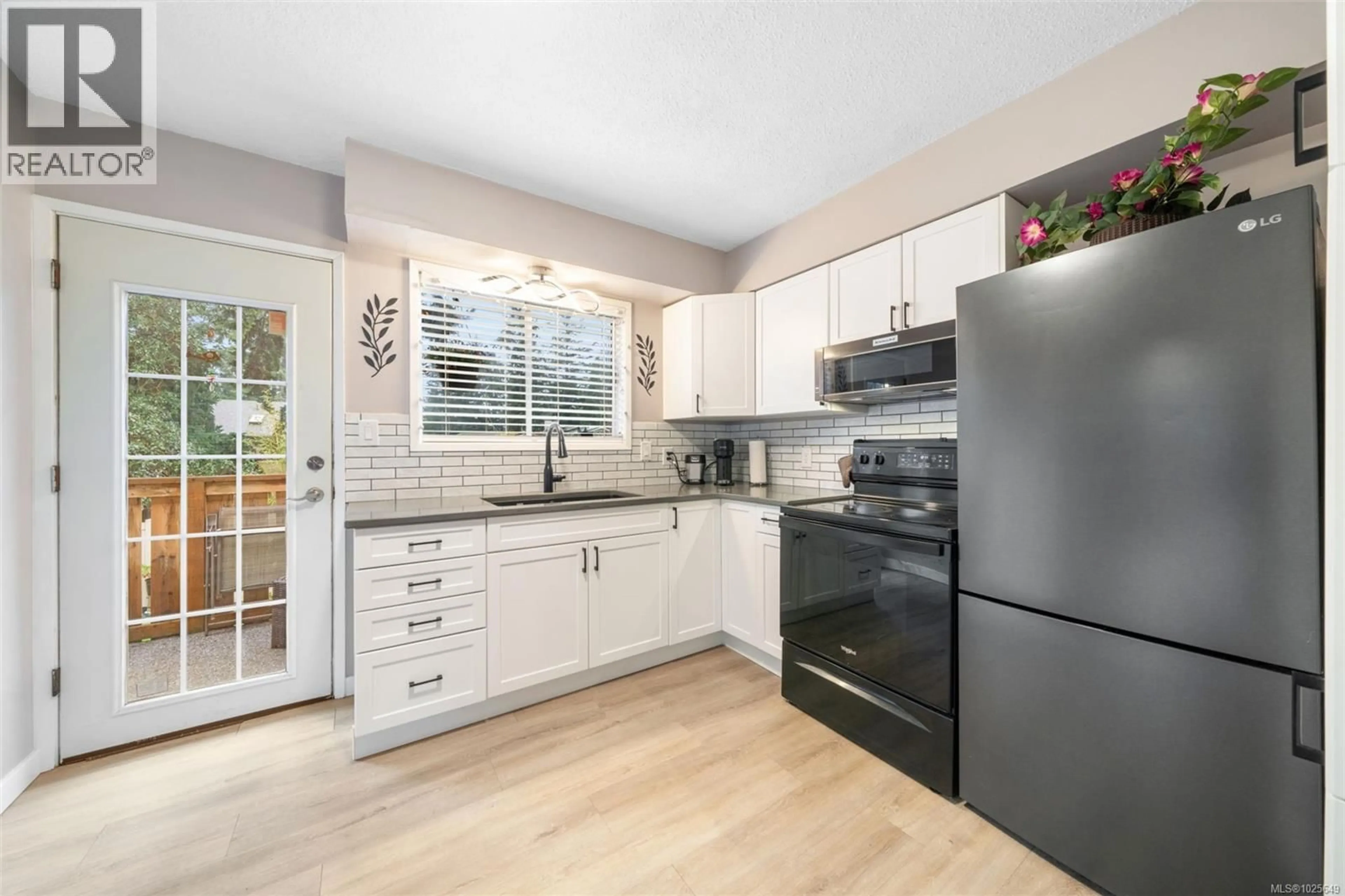 Open concept kitchen, unknown for 519 PEARKES ROAD, Colwood British Columbia V9C2L6