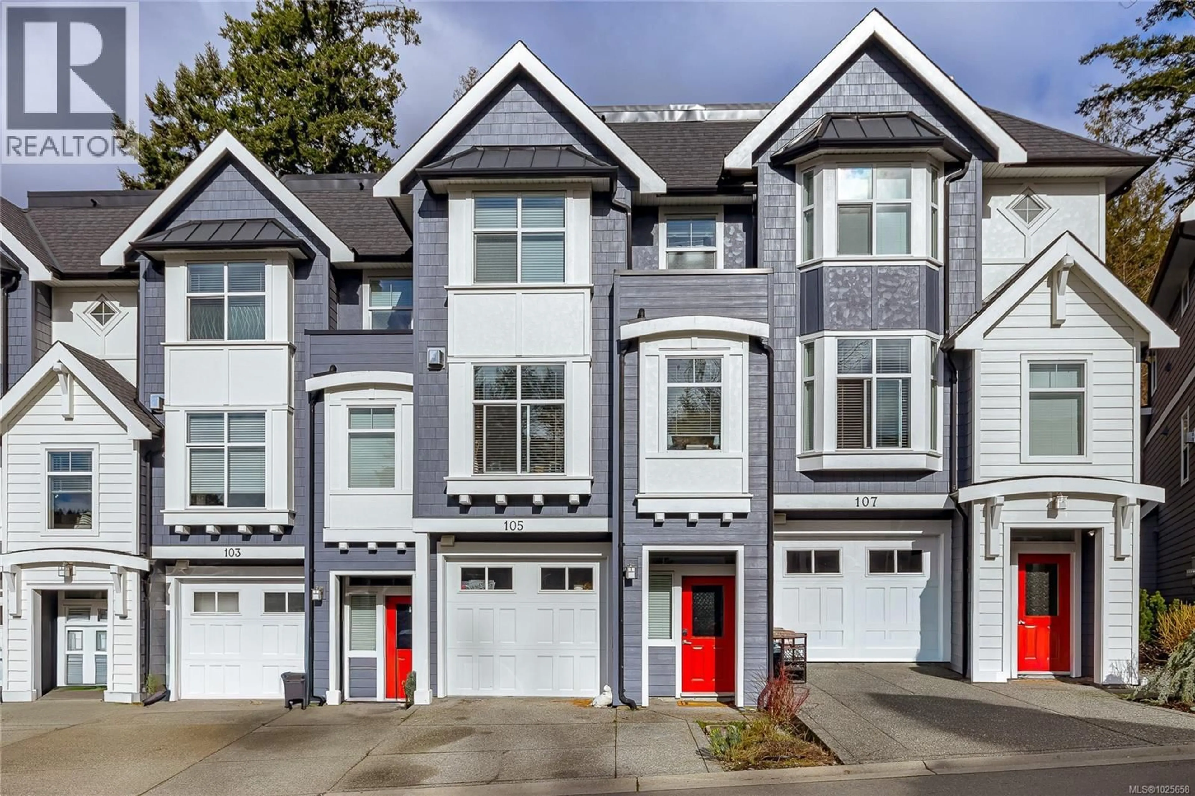 Home with vinyl exterior material, street for 105 - 1064 GALA COURT, Langford British Columbia V9C0J8