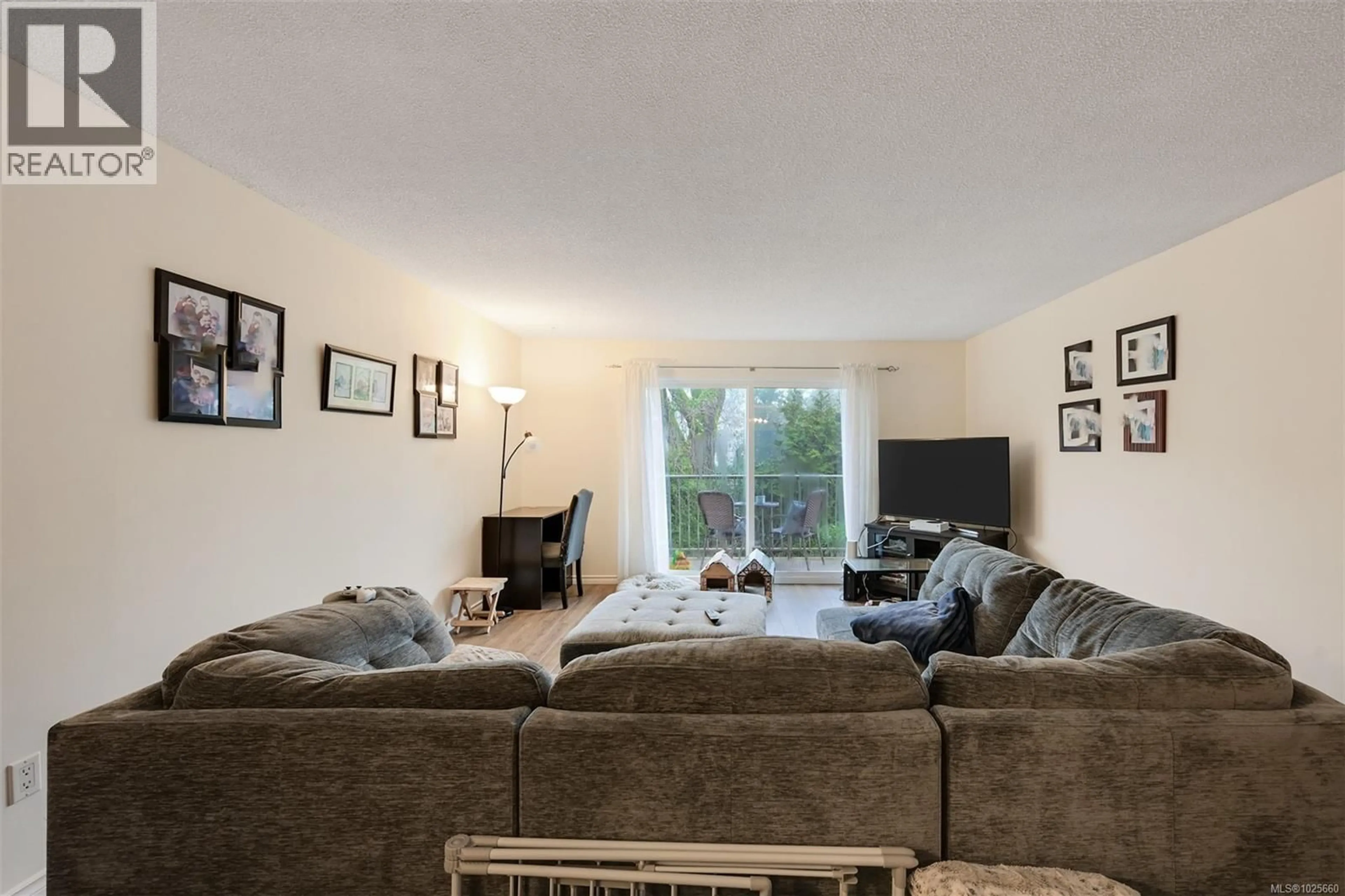 Living room with furniture, unknown for 203 - 625 ADMIRALS ROAD, Esquimalt British Columbia V9A2N6