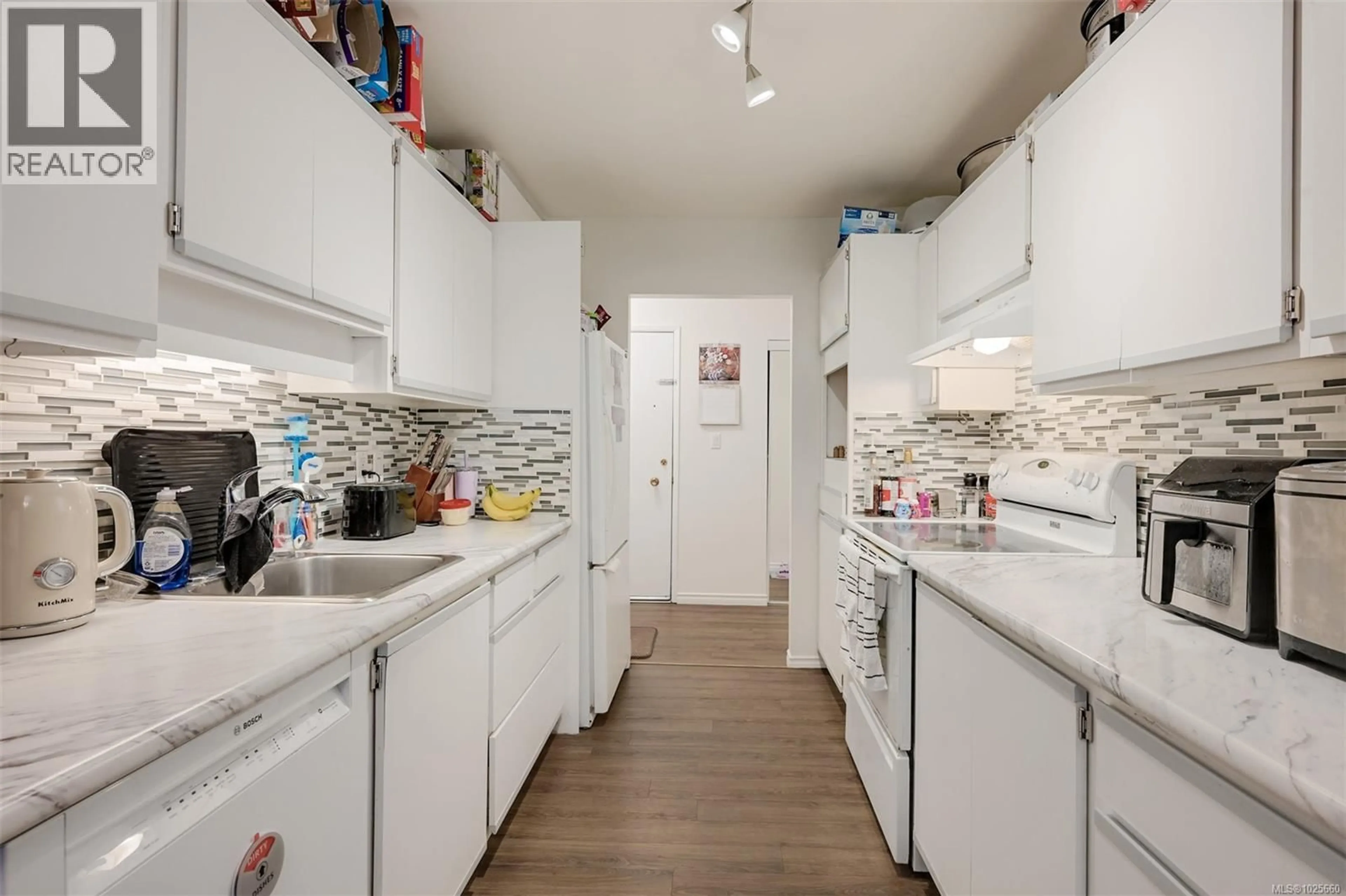 Standard kitchen, unknown for 203 - 625 ADMIRALS ROAD, Esquimalt British Columbia V9A2N6