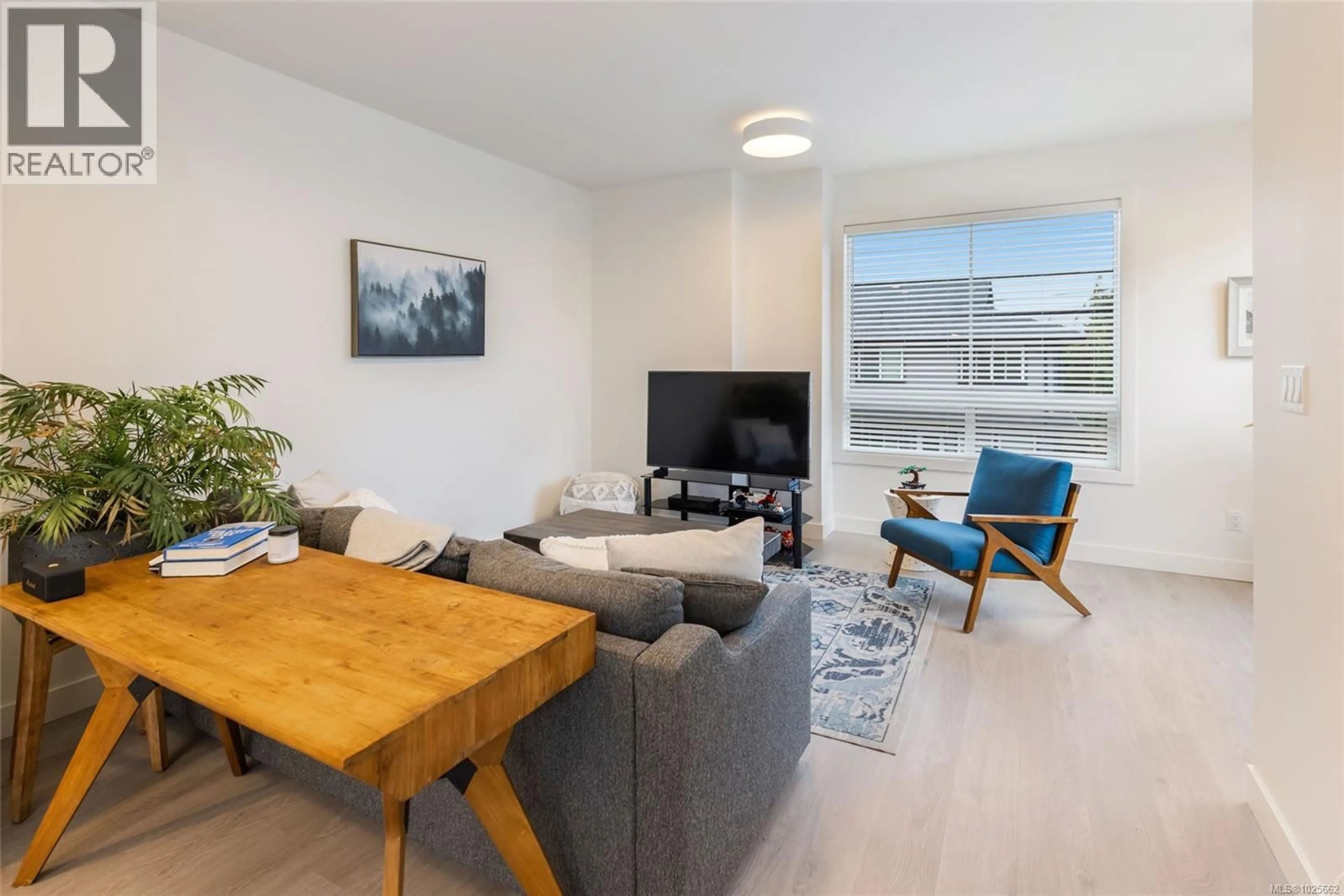 Living room with furniture, unknown for 1 - 545 JUBILEE STREET, Duncan British Columbia V9L1X3