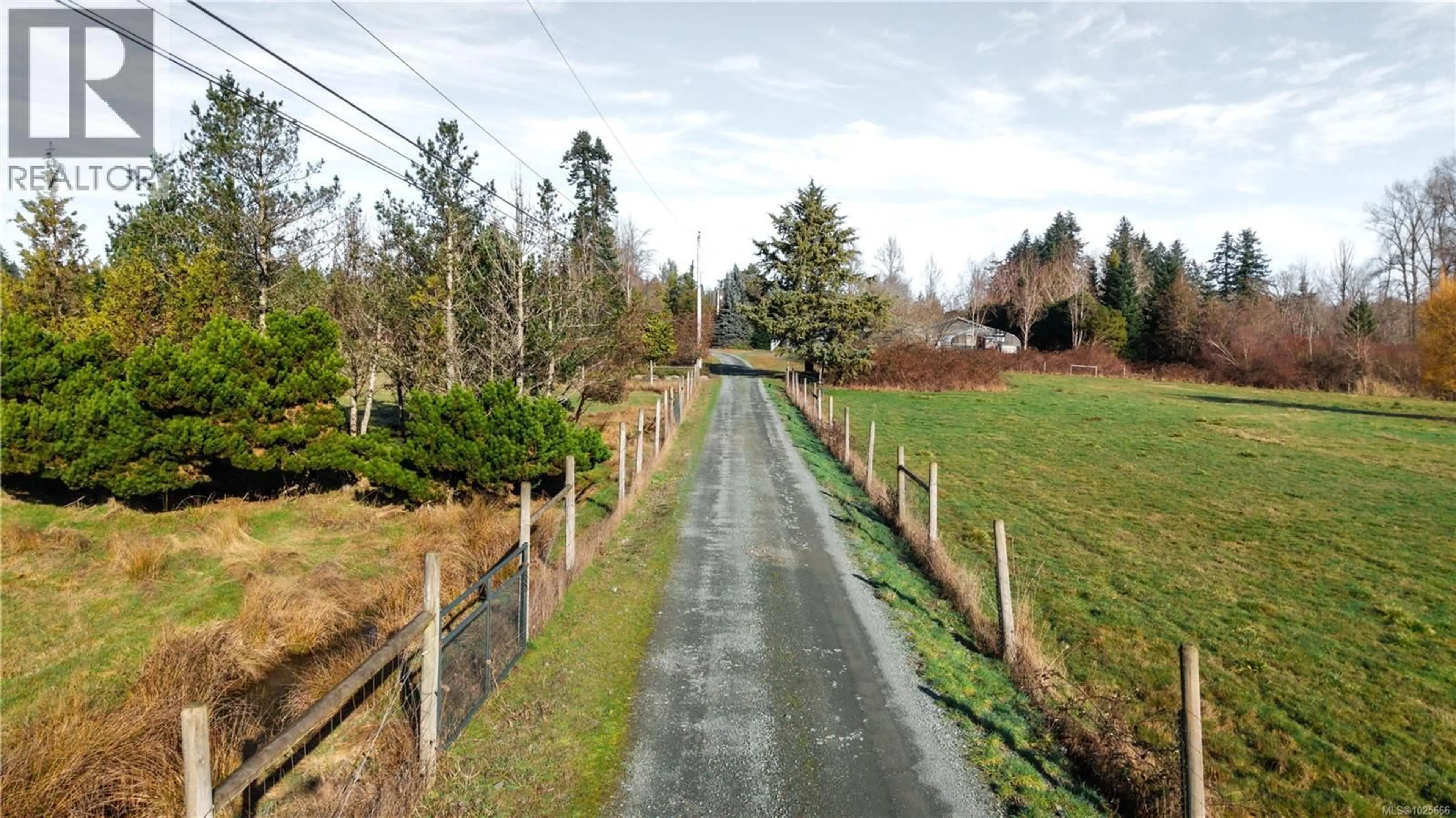 A pic from outside/outdoor area/front of a property/back of a property/a pic from drone, street for 8797 CHEMAINUS ROAD, Chemainus British Columbia