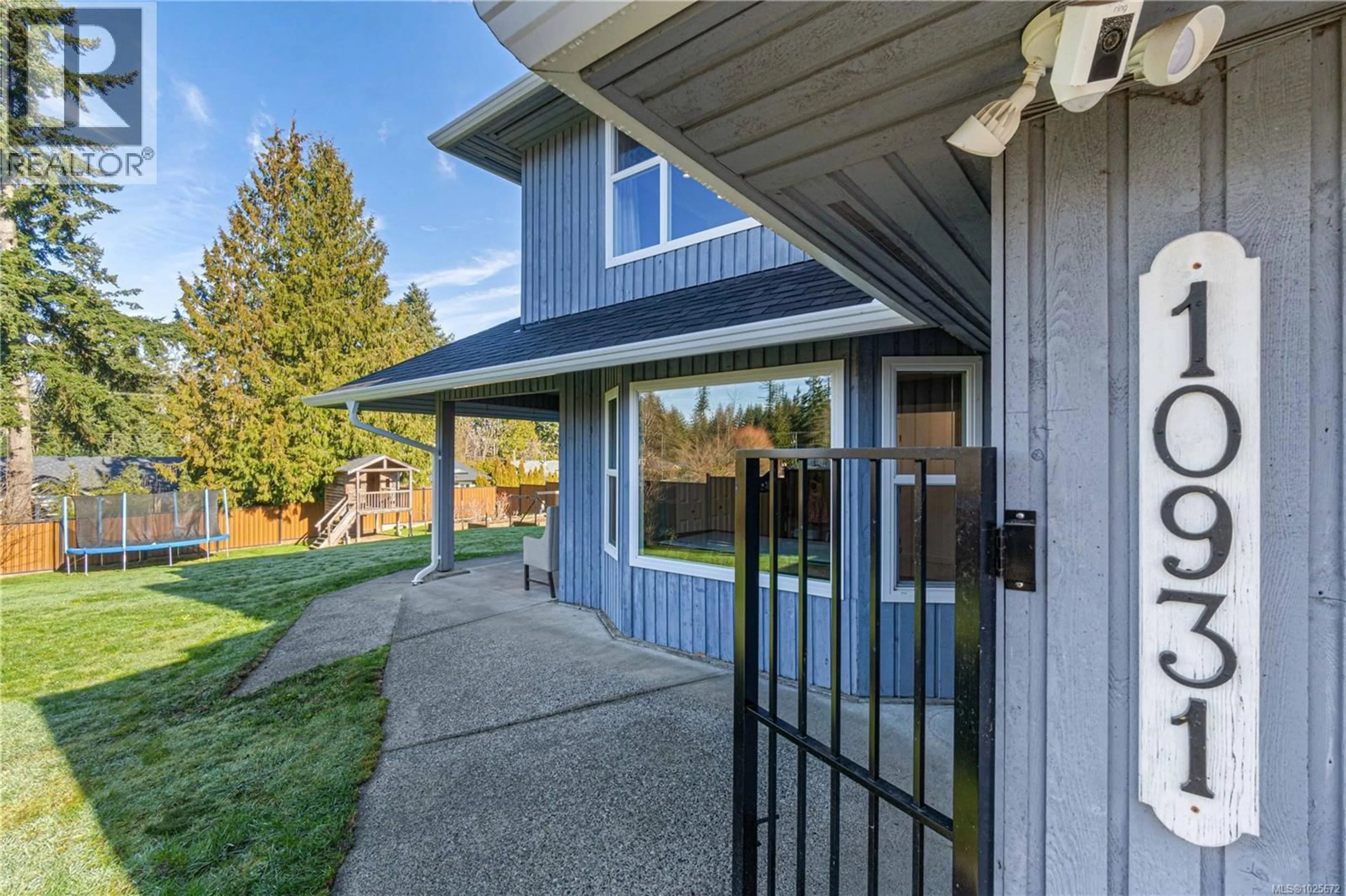 Home with vinyl exterior material, street for 10931 LYTTON ROAD, Saltair British Columbia V9G1Z6