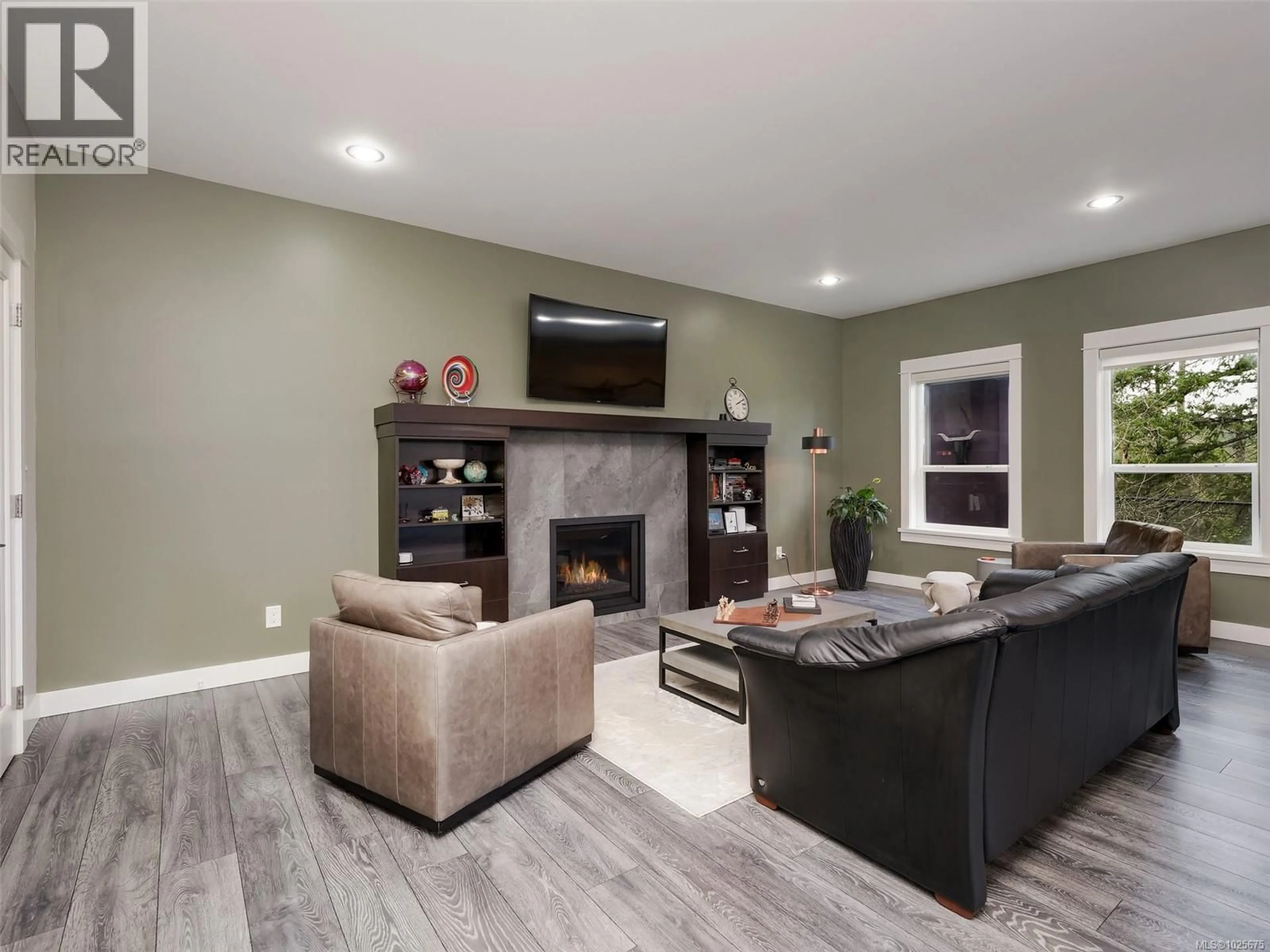 Living room with furniture, unknown for 46 HAAGENSEN COURT, View Royal British Columbia V9B0N7