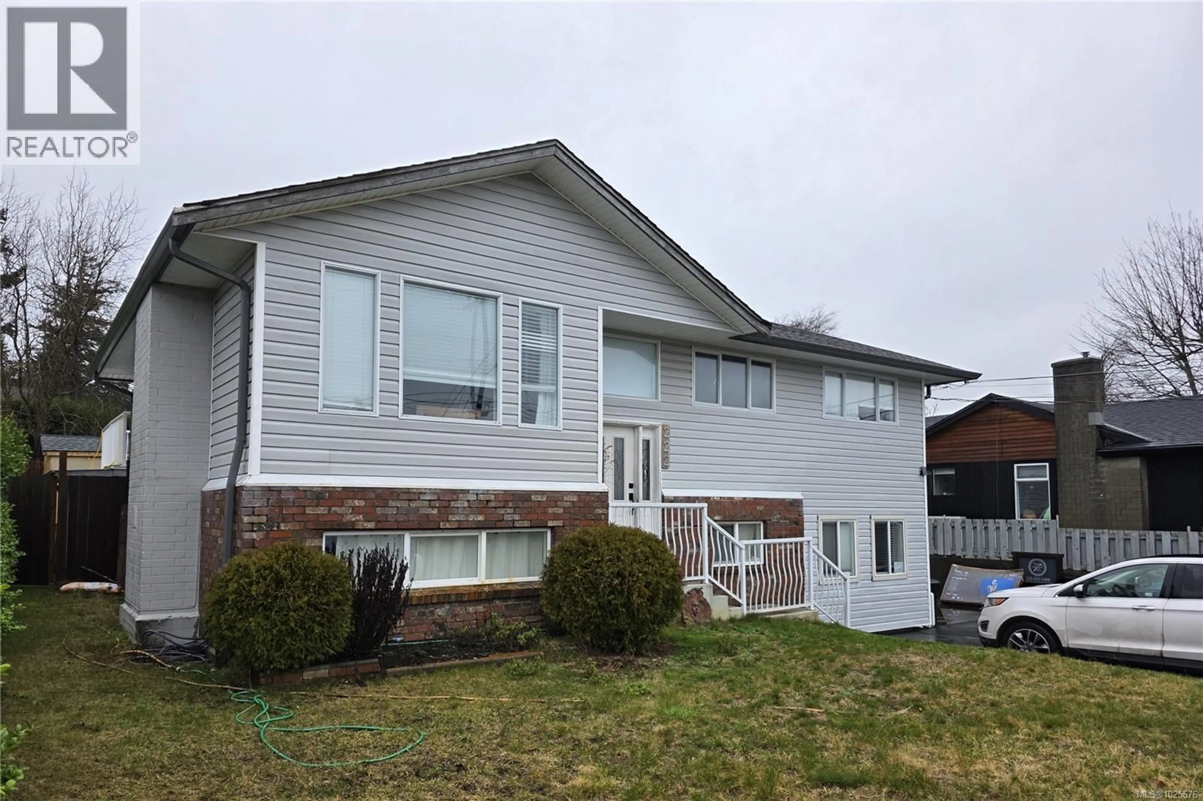 Home with vinyl exterior material, unknown for 222 THULIN STREET, Campbell River British Columbia V9W2K7