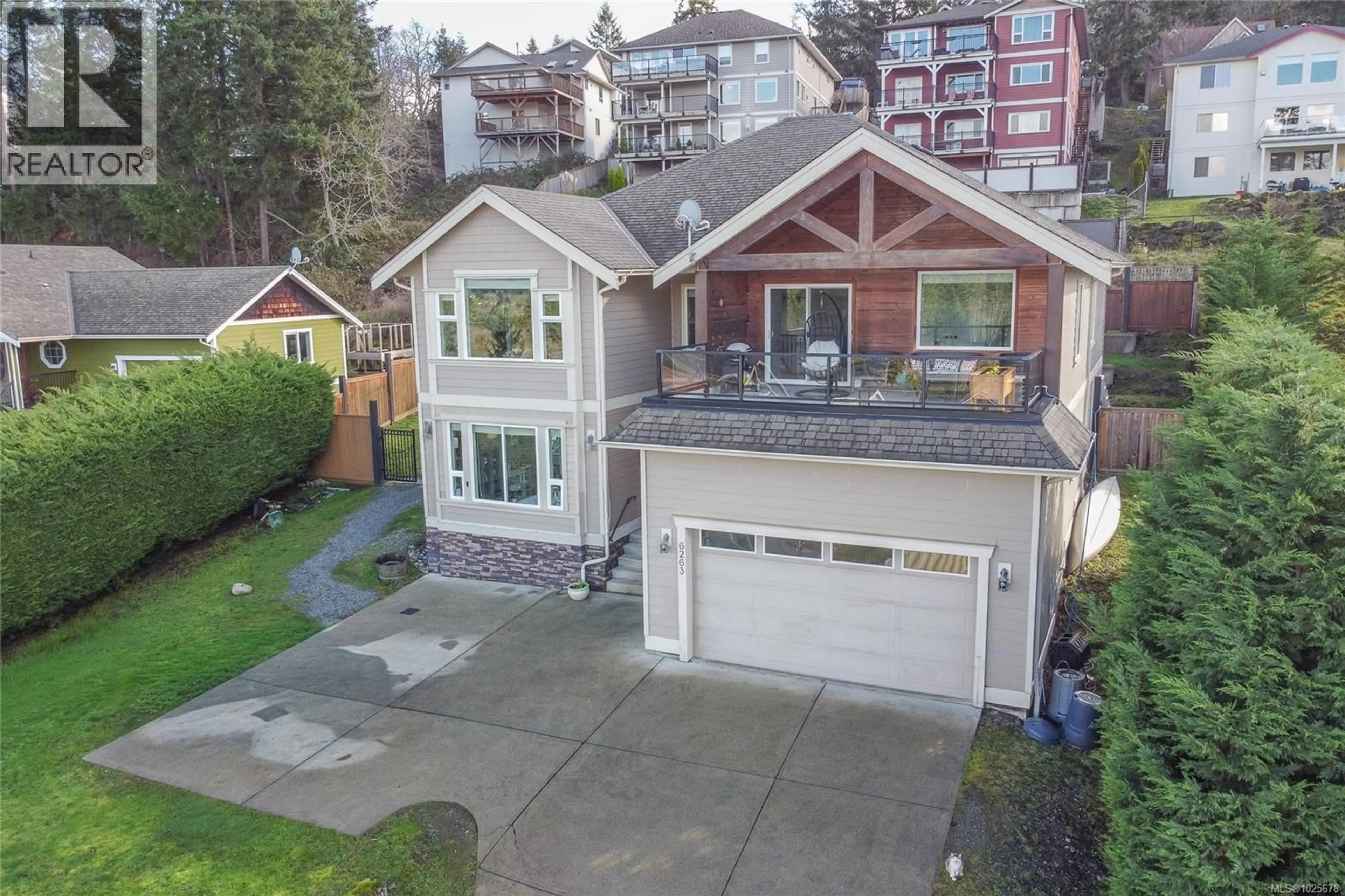 A pic from outside/outdoor area/front of a property/back of a property/a pic from drone, street for 6263 SELKIRK TERRACE, Duncan British Columbia V9L0A6
