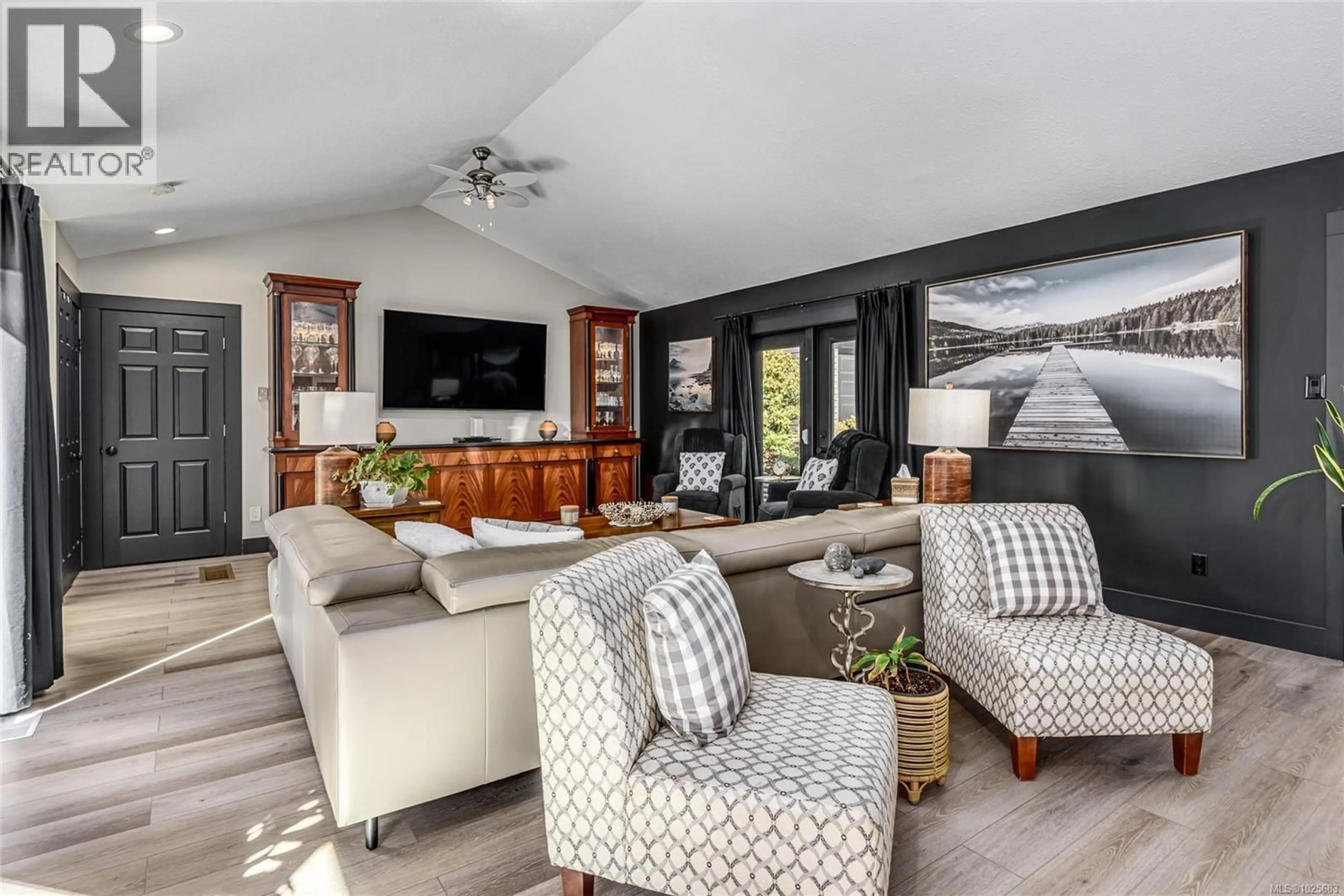 Living room with furniture, unknown for 1100 BACK ROAD, Courtenay British Columbia V9N8M7