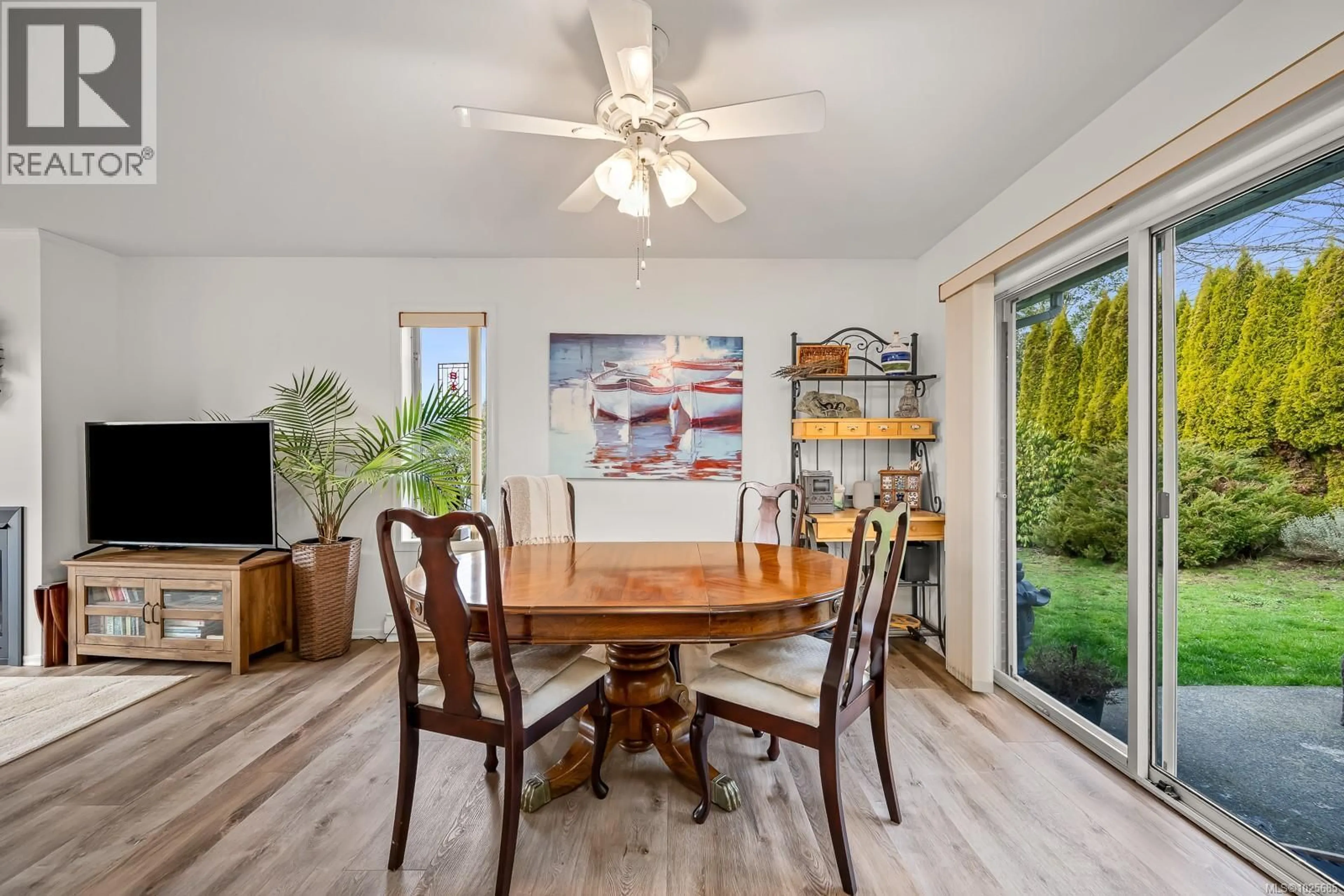 Dining room, wood/laminate floor for 1594 ARBUTUS AVENUE, Comox British Columbia V9M2T6