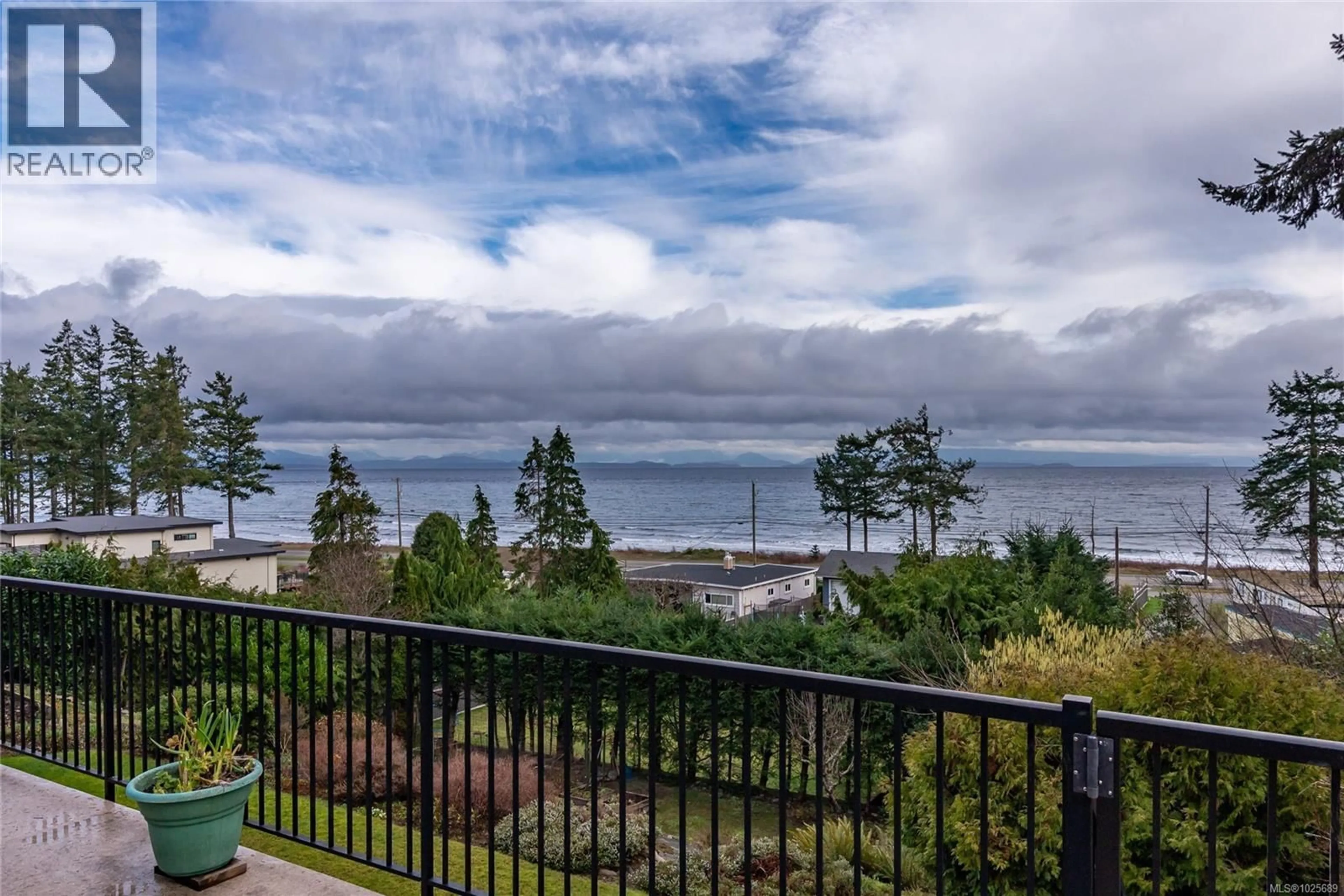 Patio, water/lake/river/ocean view for 3846 MITLENATCH DRIVE, Campbell River British Columbia V9H1J6