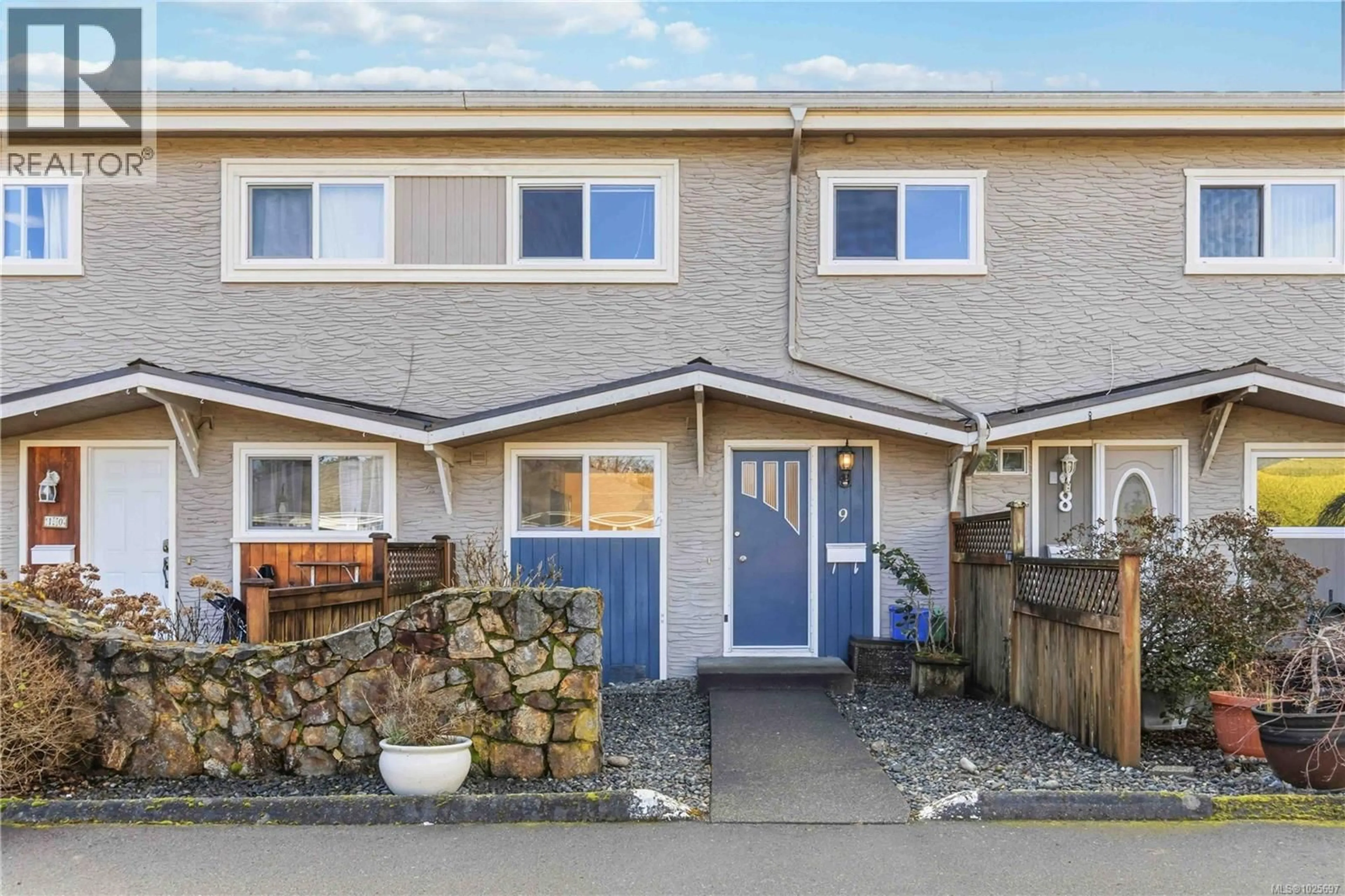 A pic from outside/outdoor area/front of a property/back of a property/a pic from drone, street for 9 - 10145 THIRD STREET, Sidney British Columbia V8L3B5