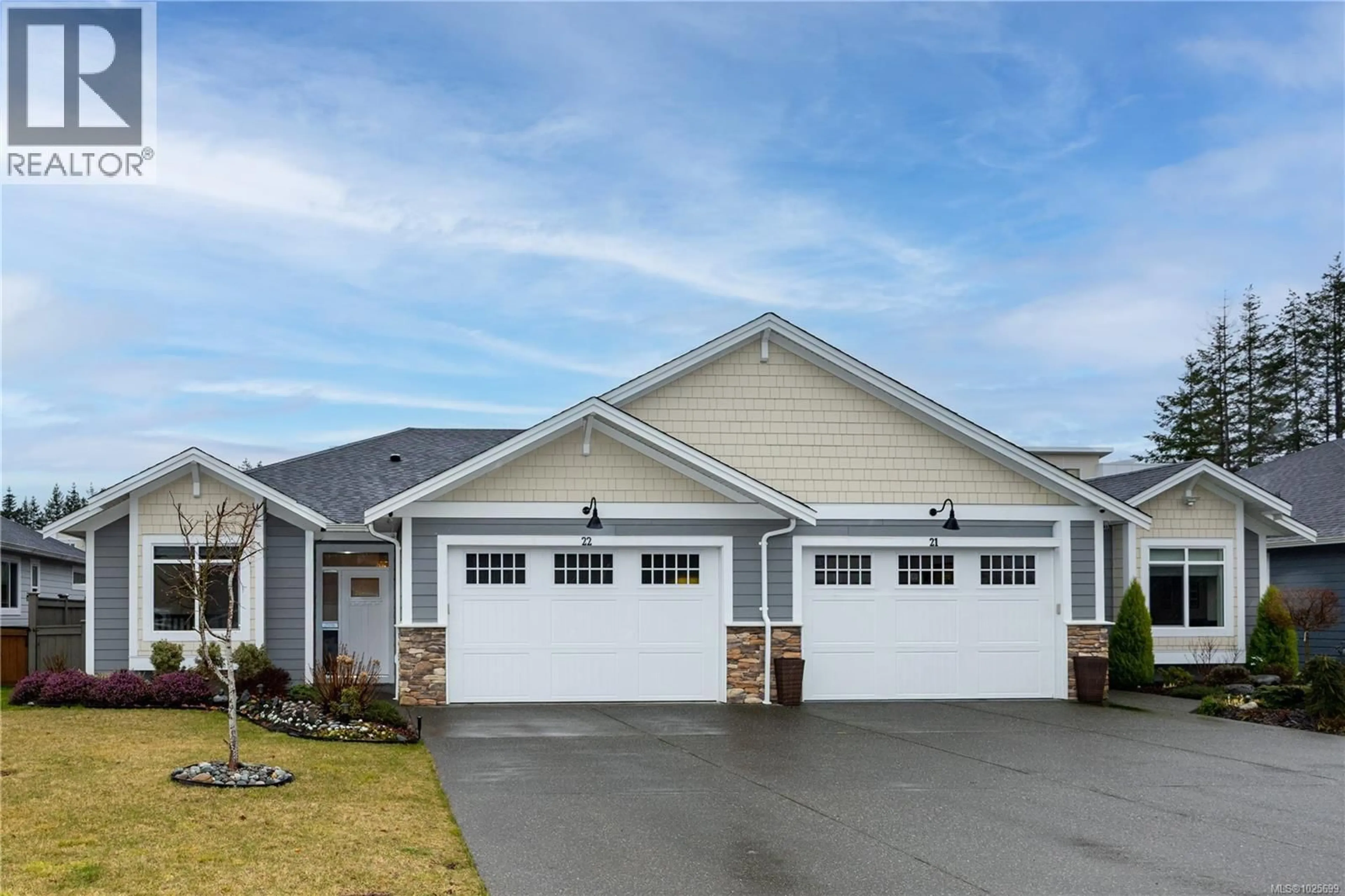 Home with vinyl exterior material, street for 22 - 200 NIKOLA ROAD, Campbell River British Columbia V9W6H9