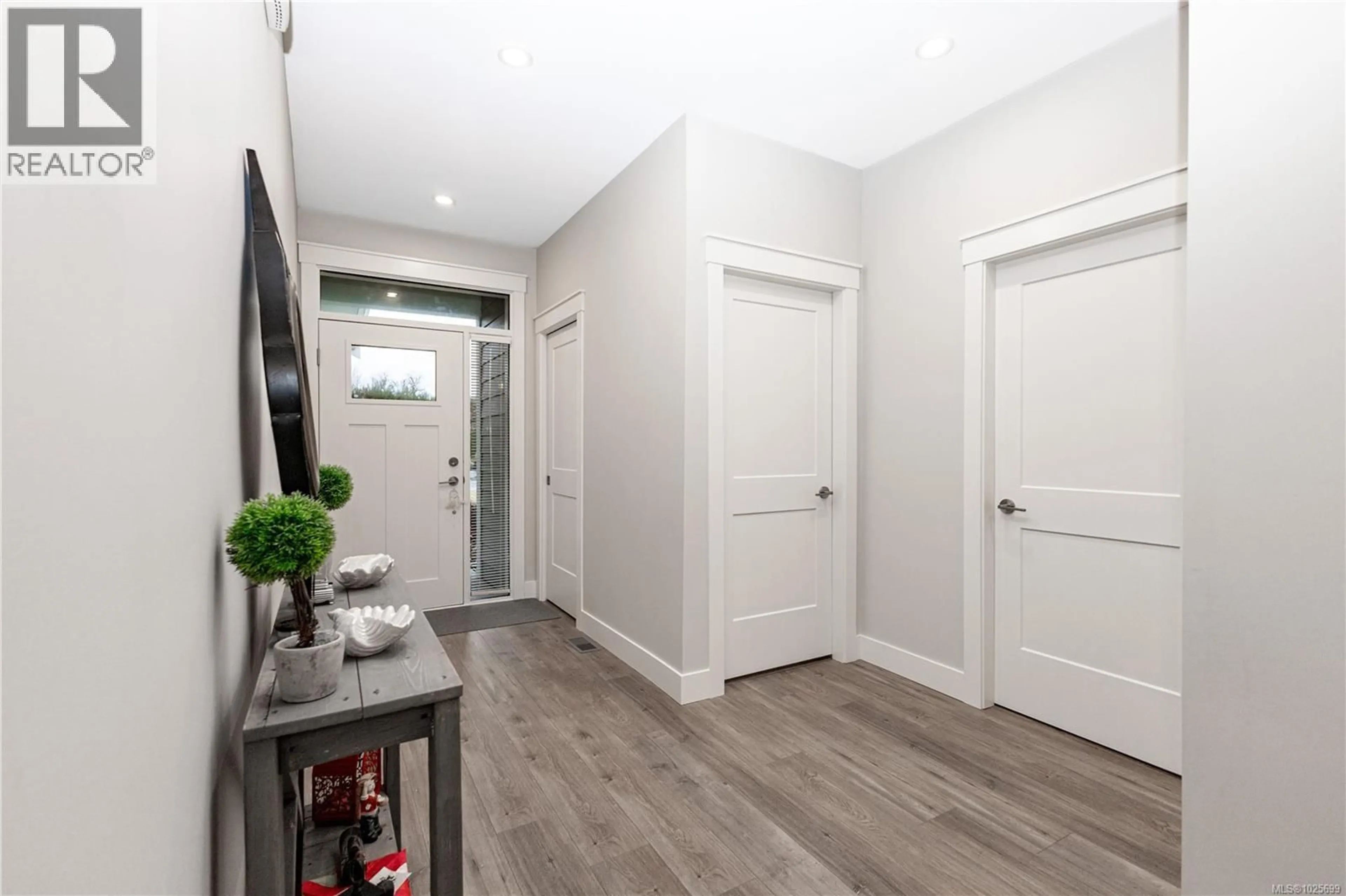 Indoor entryway for 22 - 200 NIKOLA ROAD, Campbell River British Columbia V9W6H9