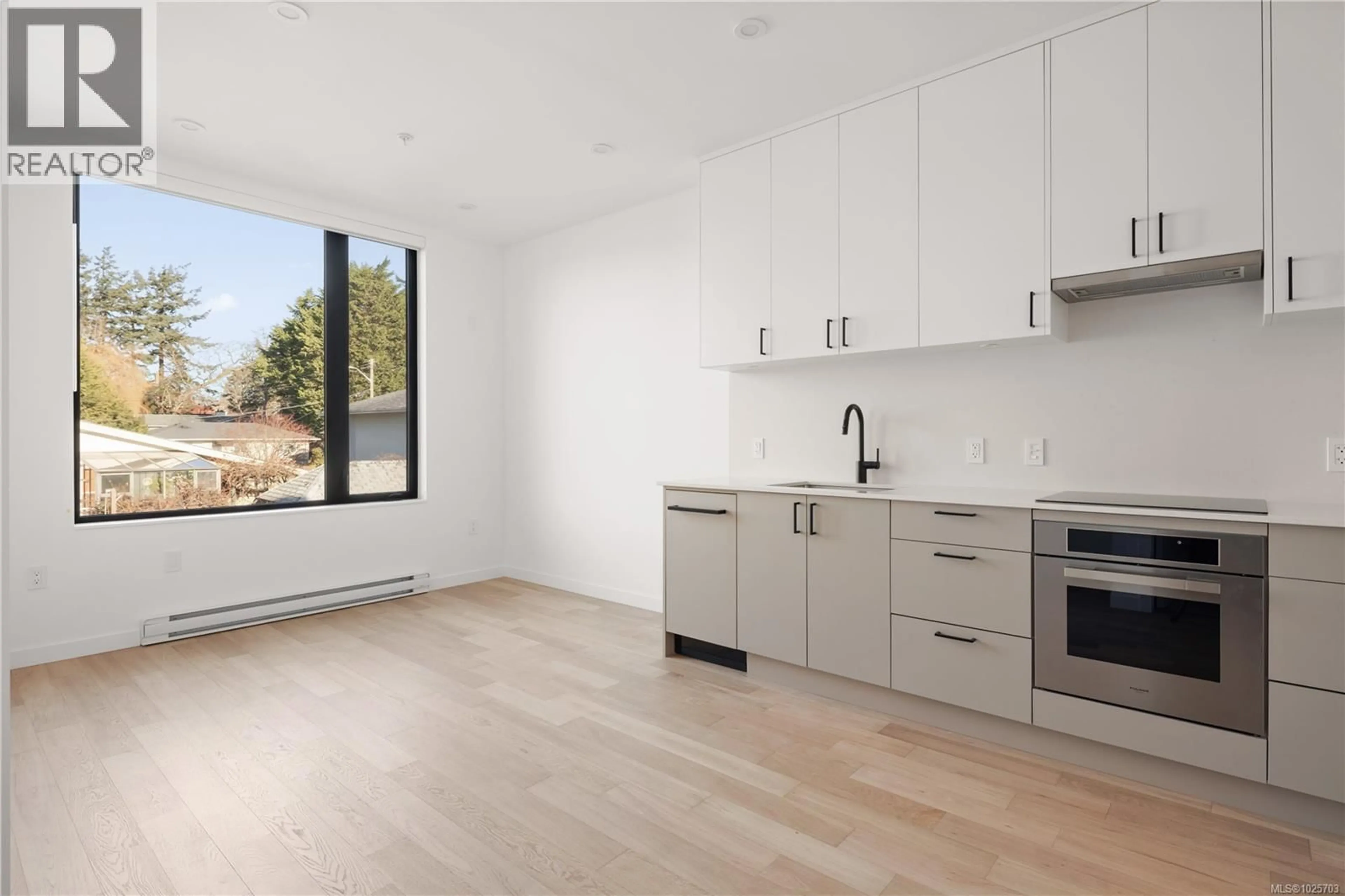 Unknown for 9 - 907 REDFERN STREET WEST, Victoria British Columbia V8S4G6