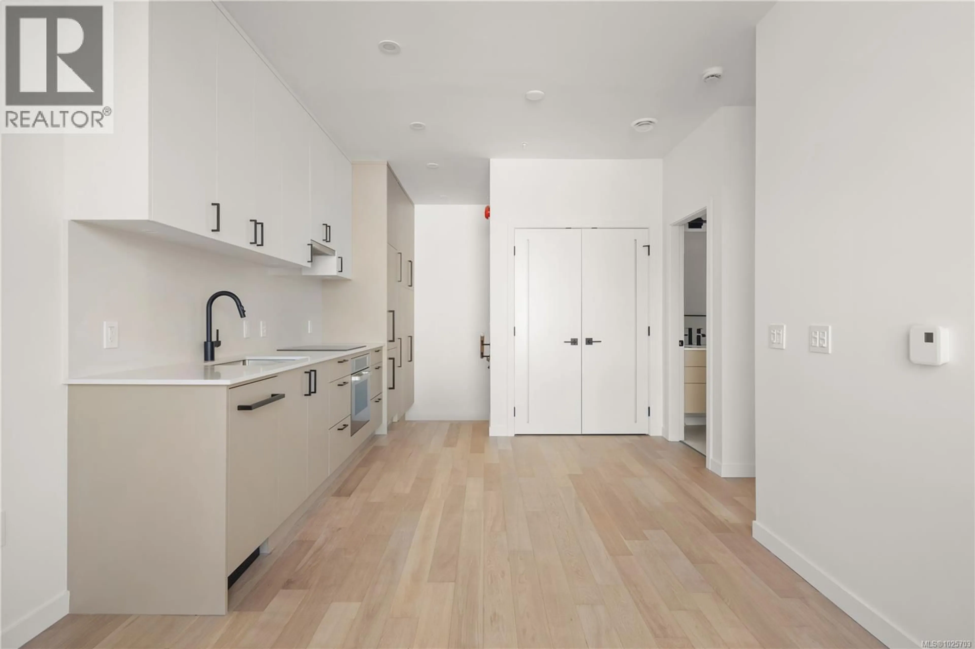 Unknown for 9 - 907 REDFERN STREET WEST, Victoria British Columbia V8S4G6