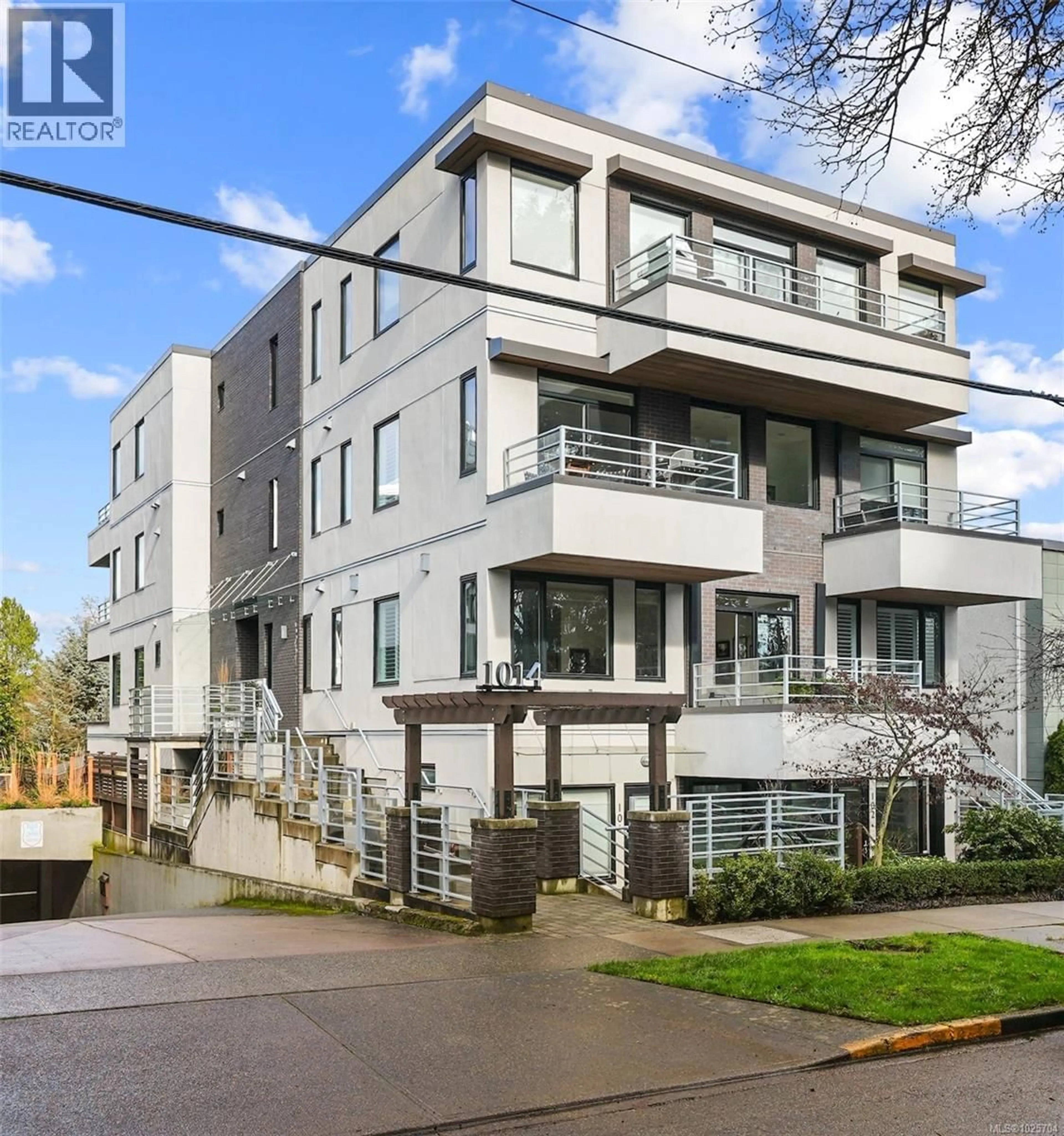 Patio, street for 102 - 1014 PARK BOULEVARD, Victoria British Columbia V8V2T4