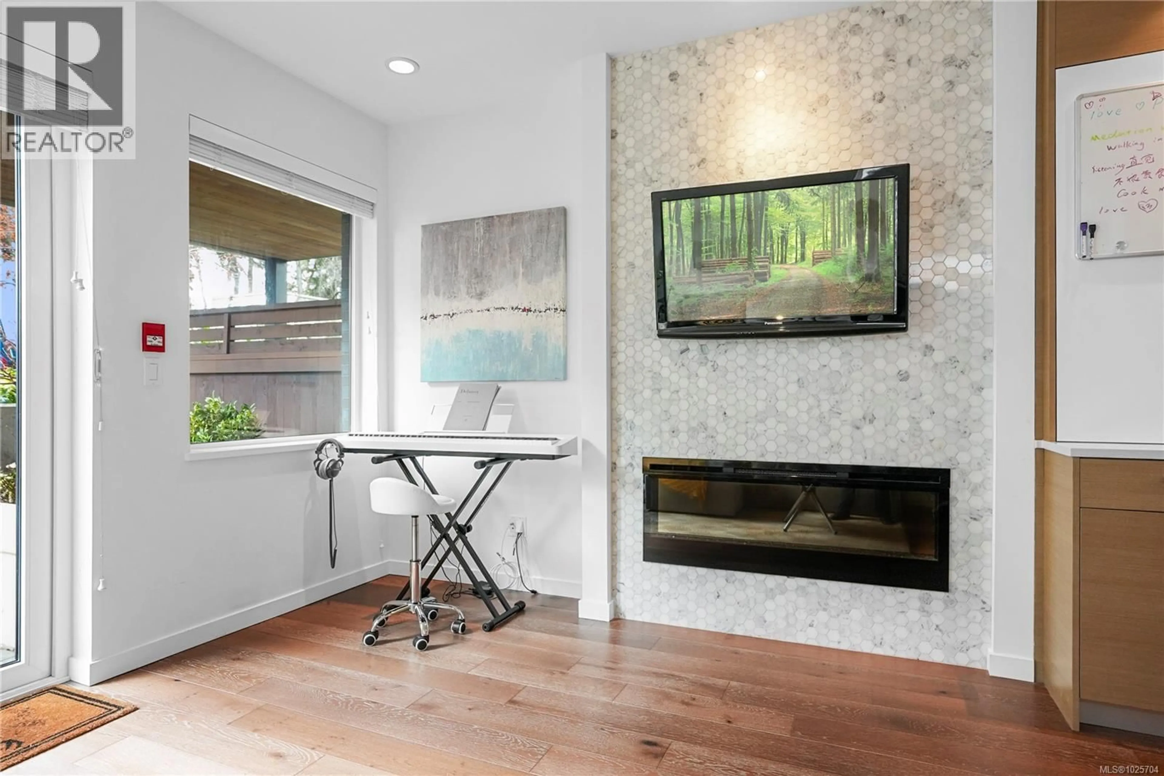 Unknown for 102 - 1014 PARK BOULEVARD, Victoria British Columbia V8V2T4