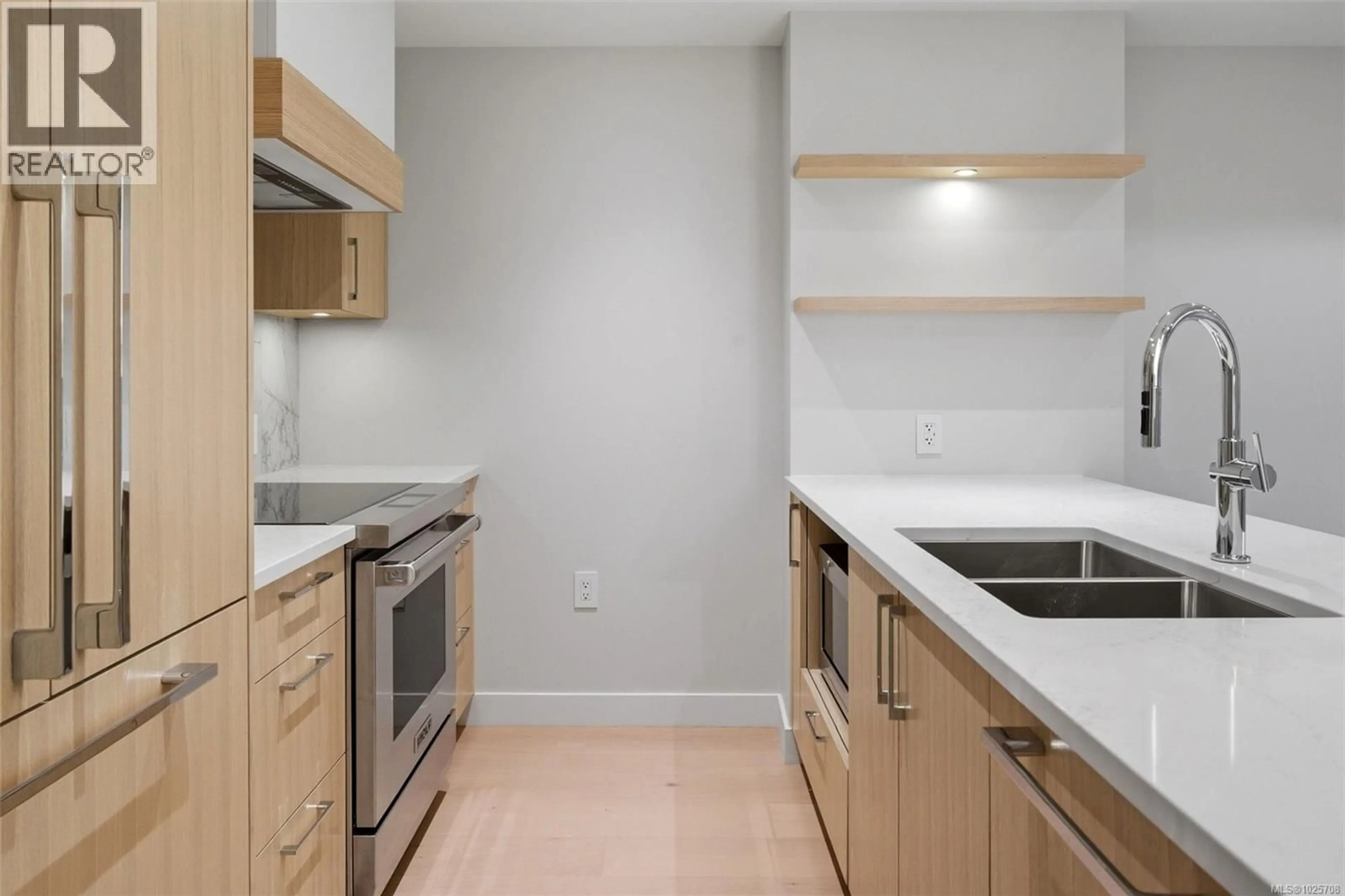 Standard kitchen, unknown for 205 - 5229 CORDOVA BAY ROAD, Saanich British Columbia V8Y2L1