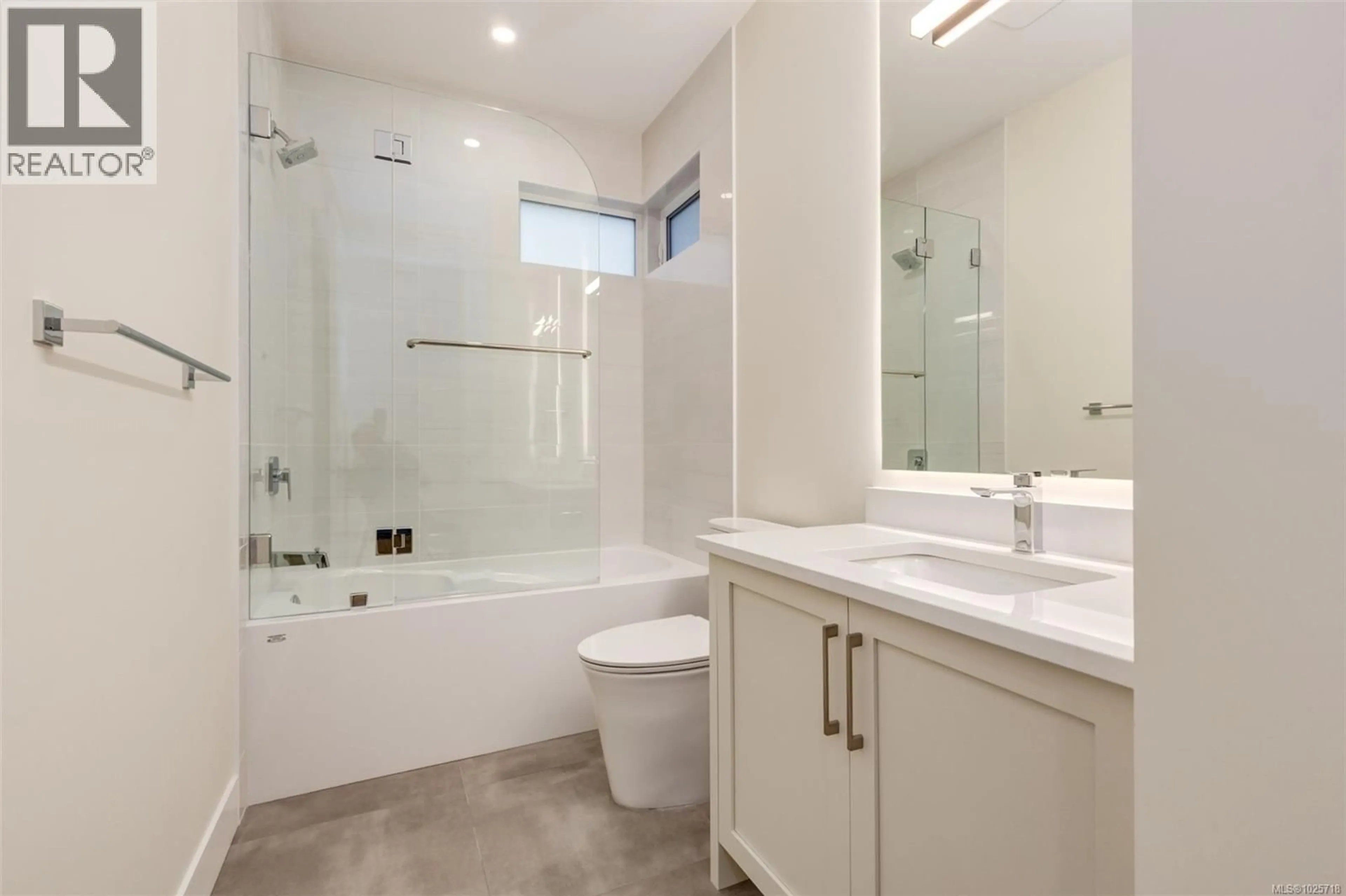 Contemporary bathroom, ceramic/tile floor for 970 FLAGSTICK ROAD, Qualicum Beach British Columbia V9K0B9